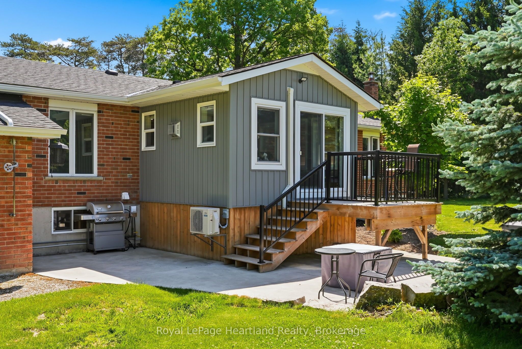 1041 Howick Street Property Photo 35