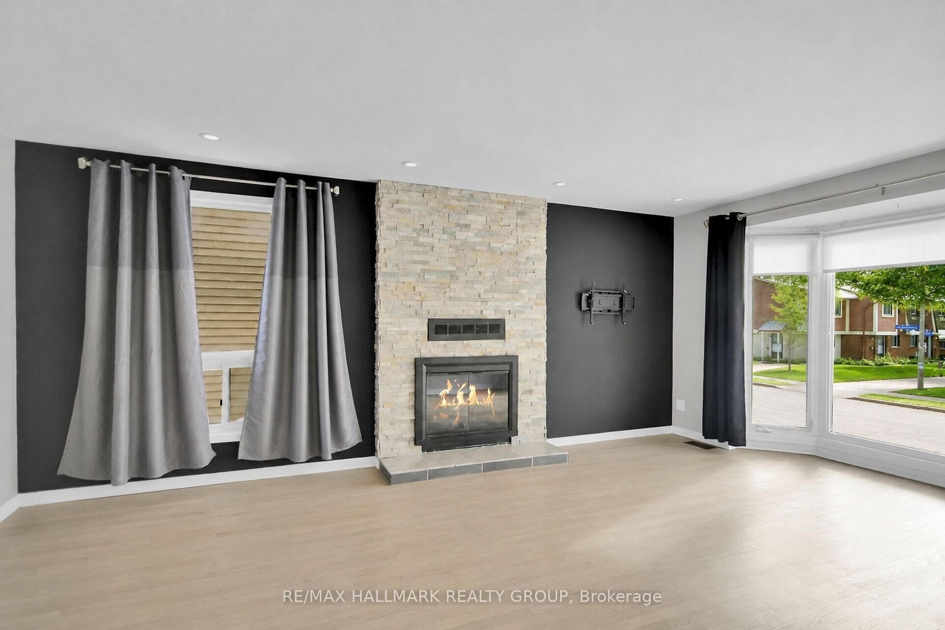 13 Coolspring Crescent Property Photo 3