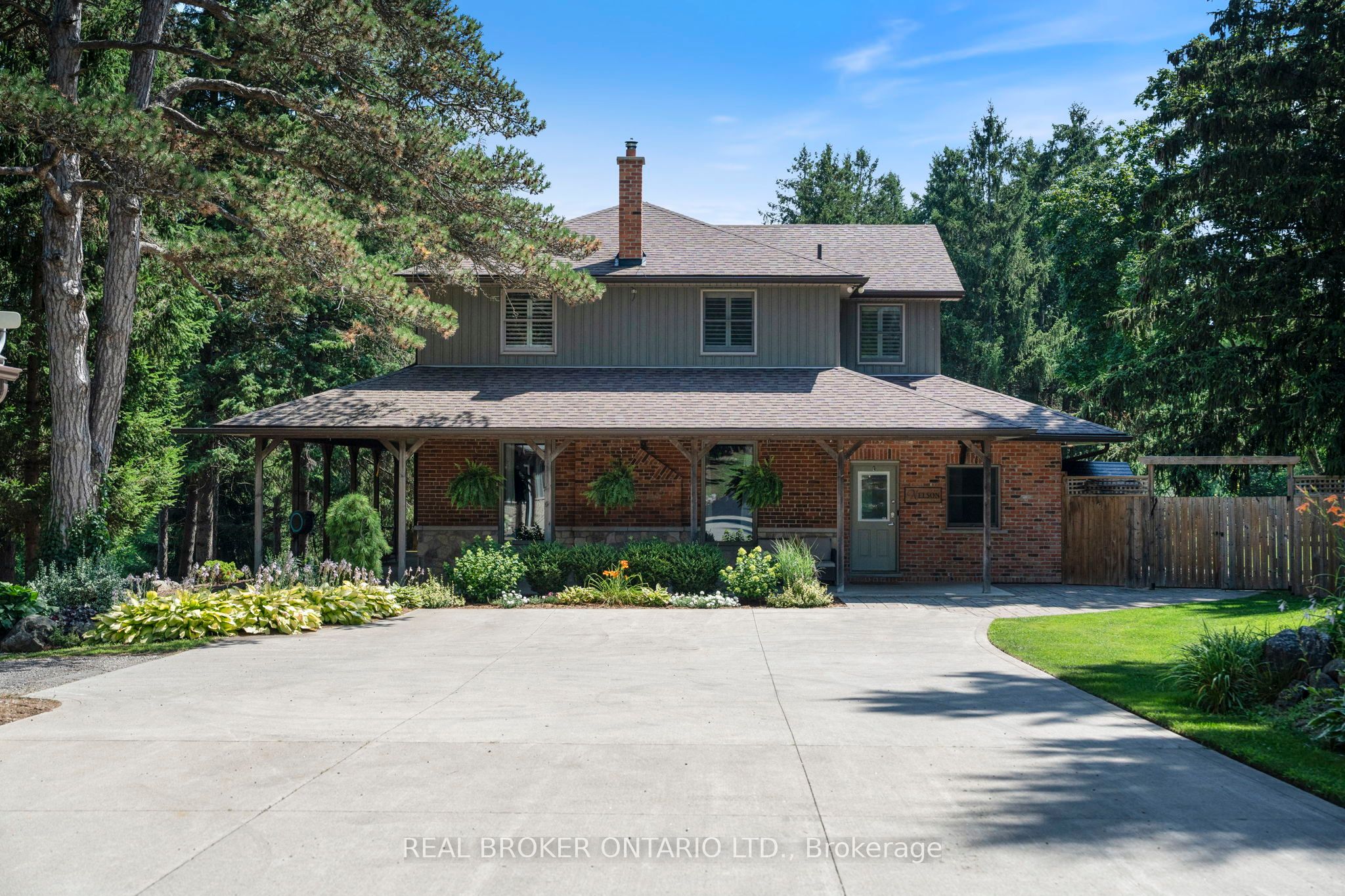182 Governors Road E Property Photo 1