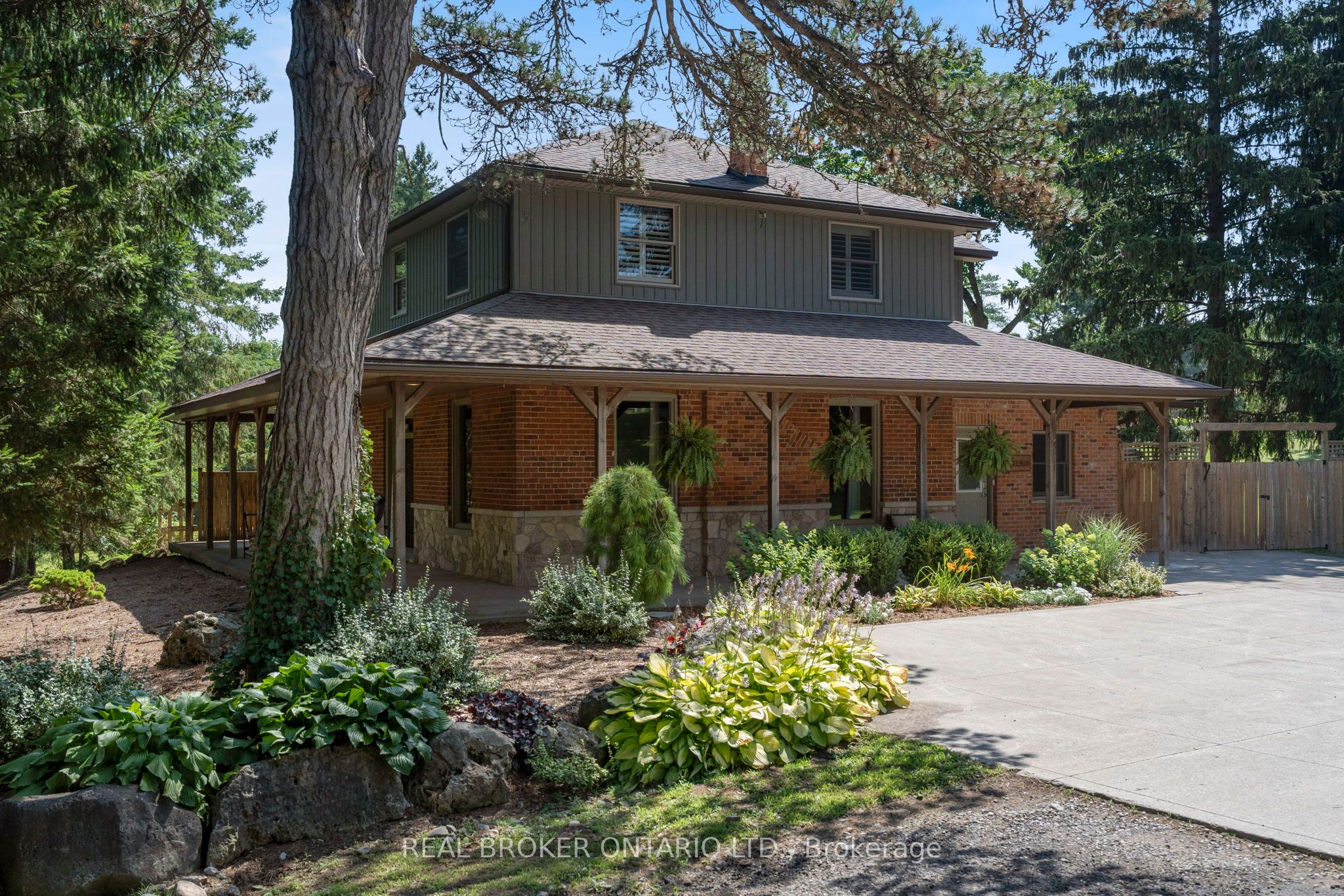 182 Governors Road E Property Photo 2