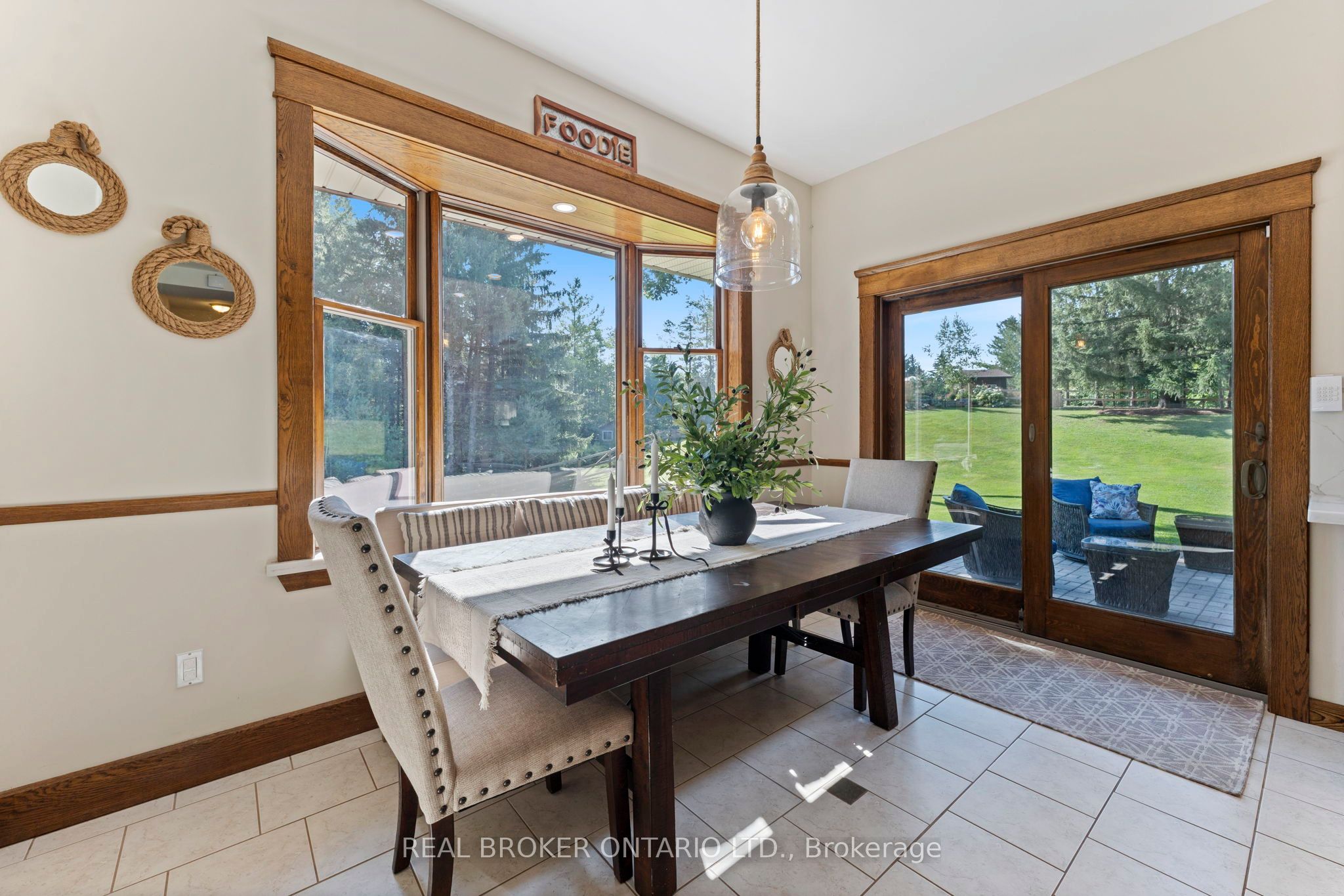 182 Governors Road E Property Photo 6