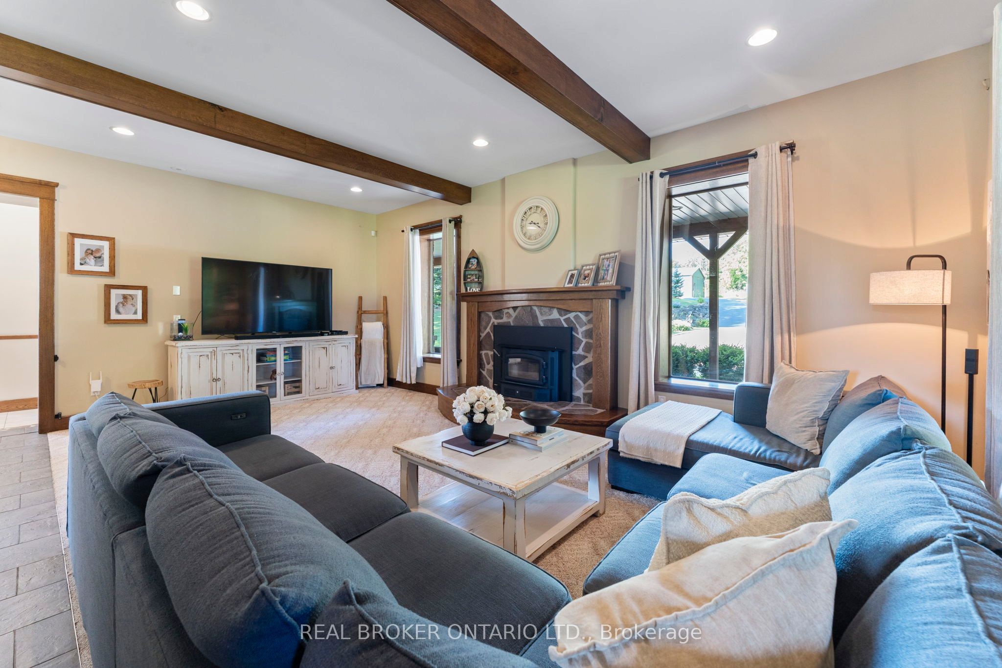 182 Governors Road E Property Photo 7
