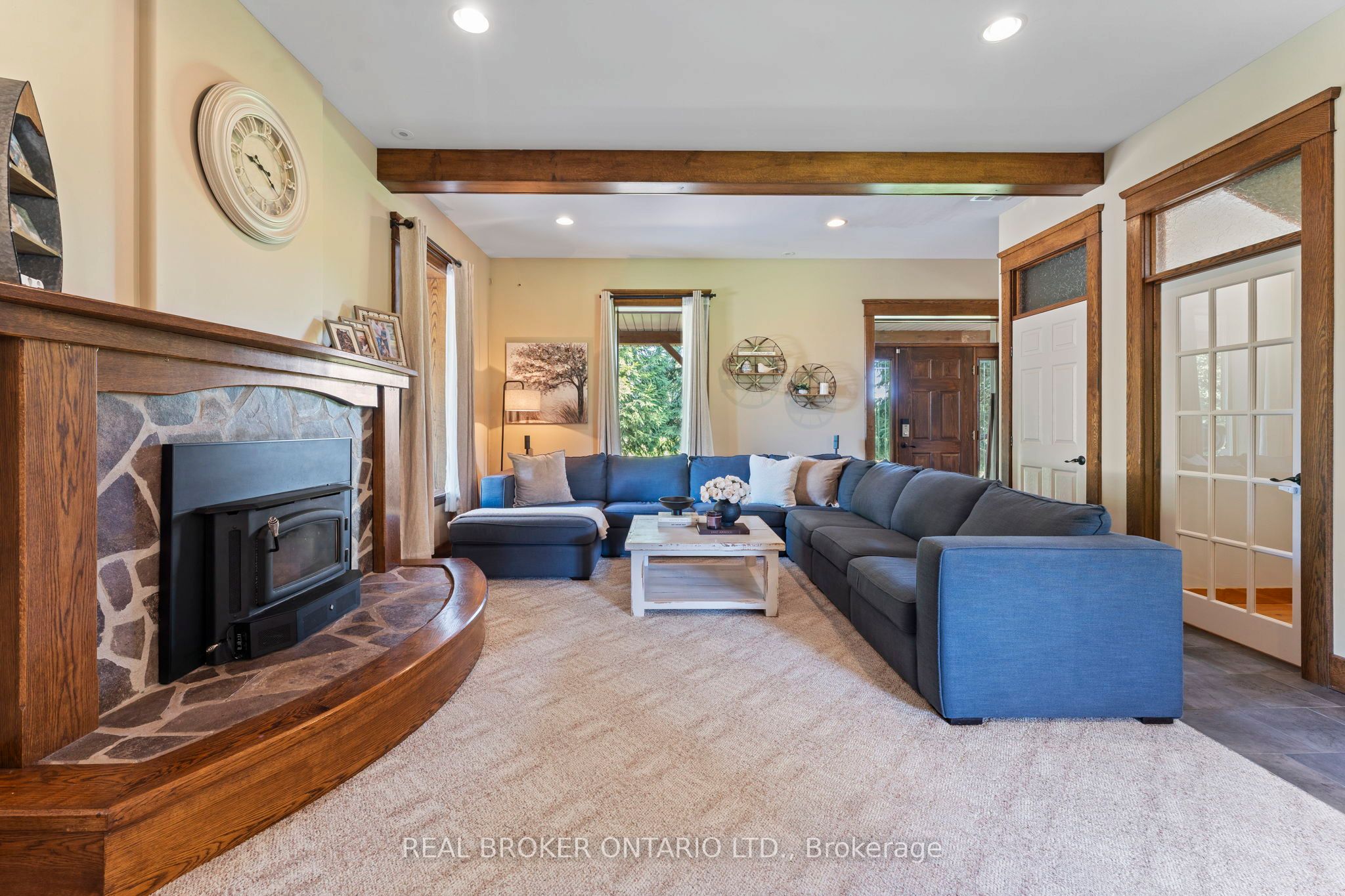 182 Governors Road E Property Photo 8