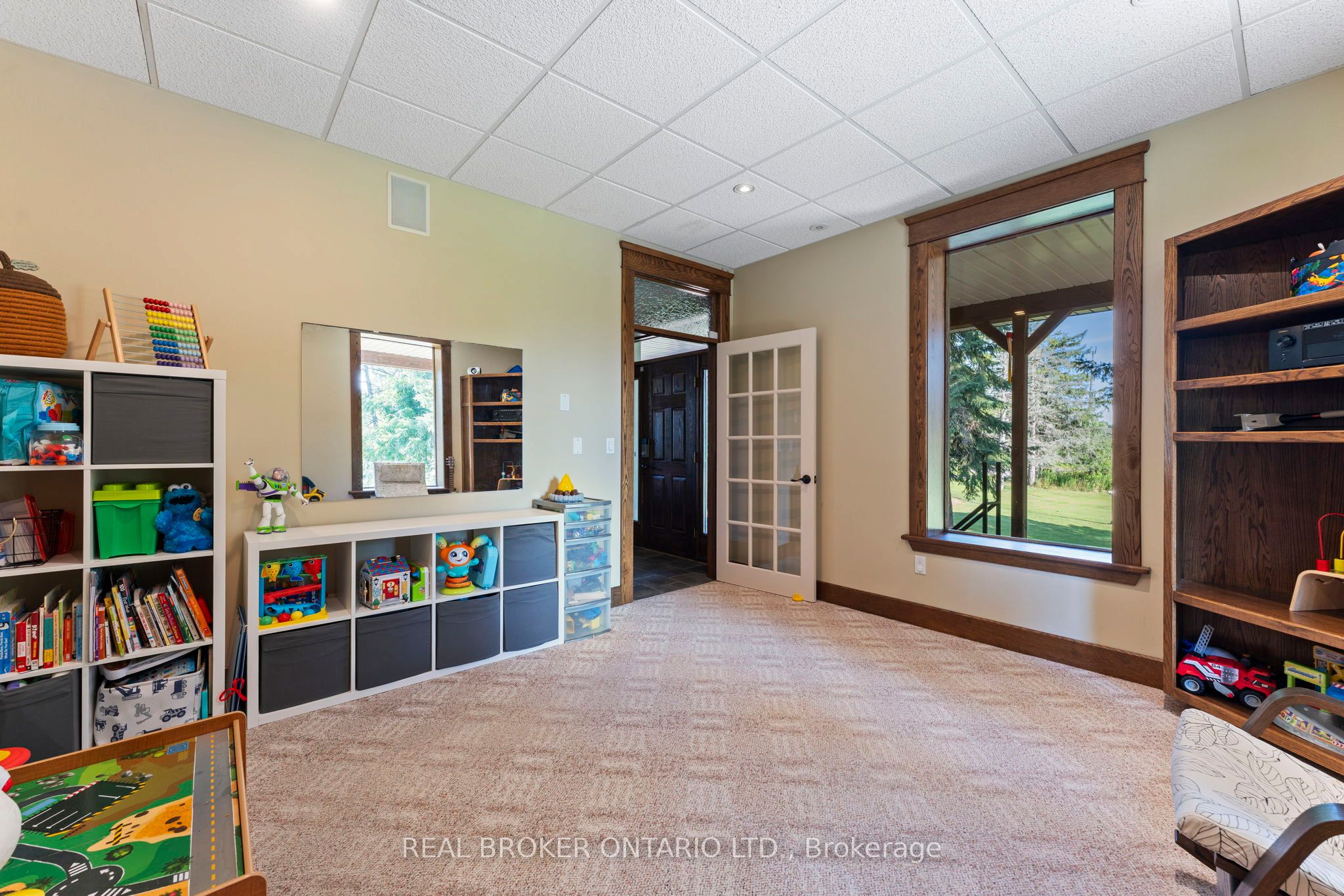 182 Governors Road E Property Photo 9