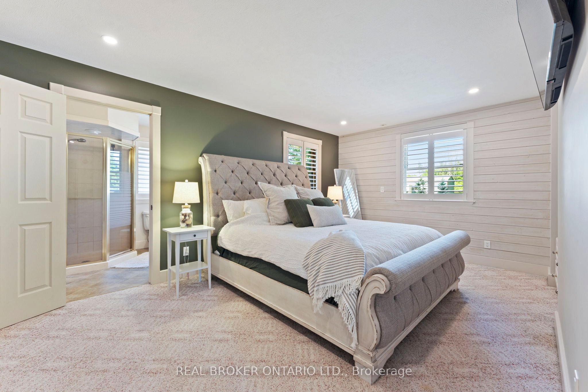 182 Governors Road E Property Photo 12