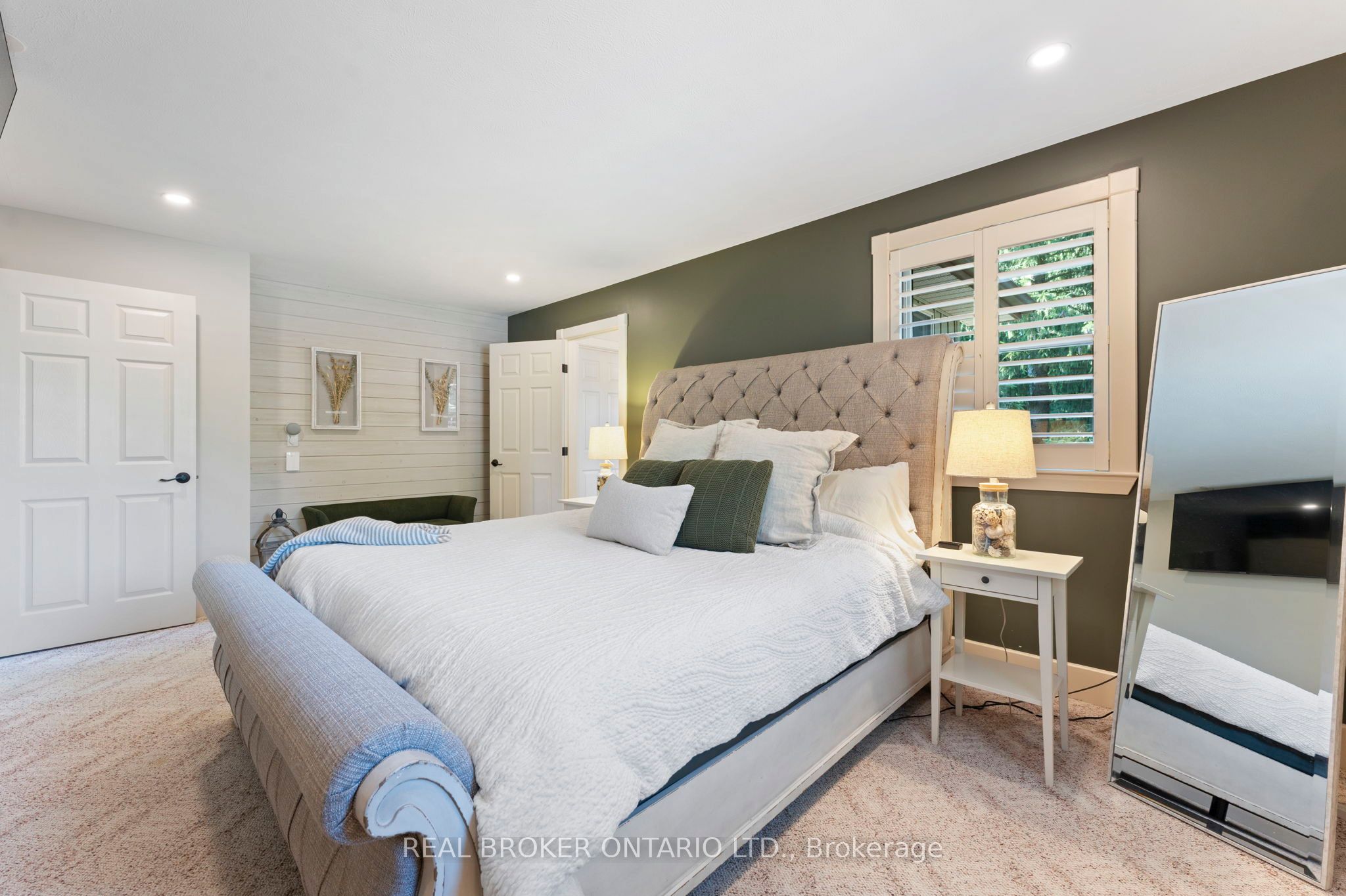 182 Governors Road E Property Photo 13