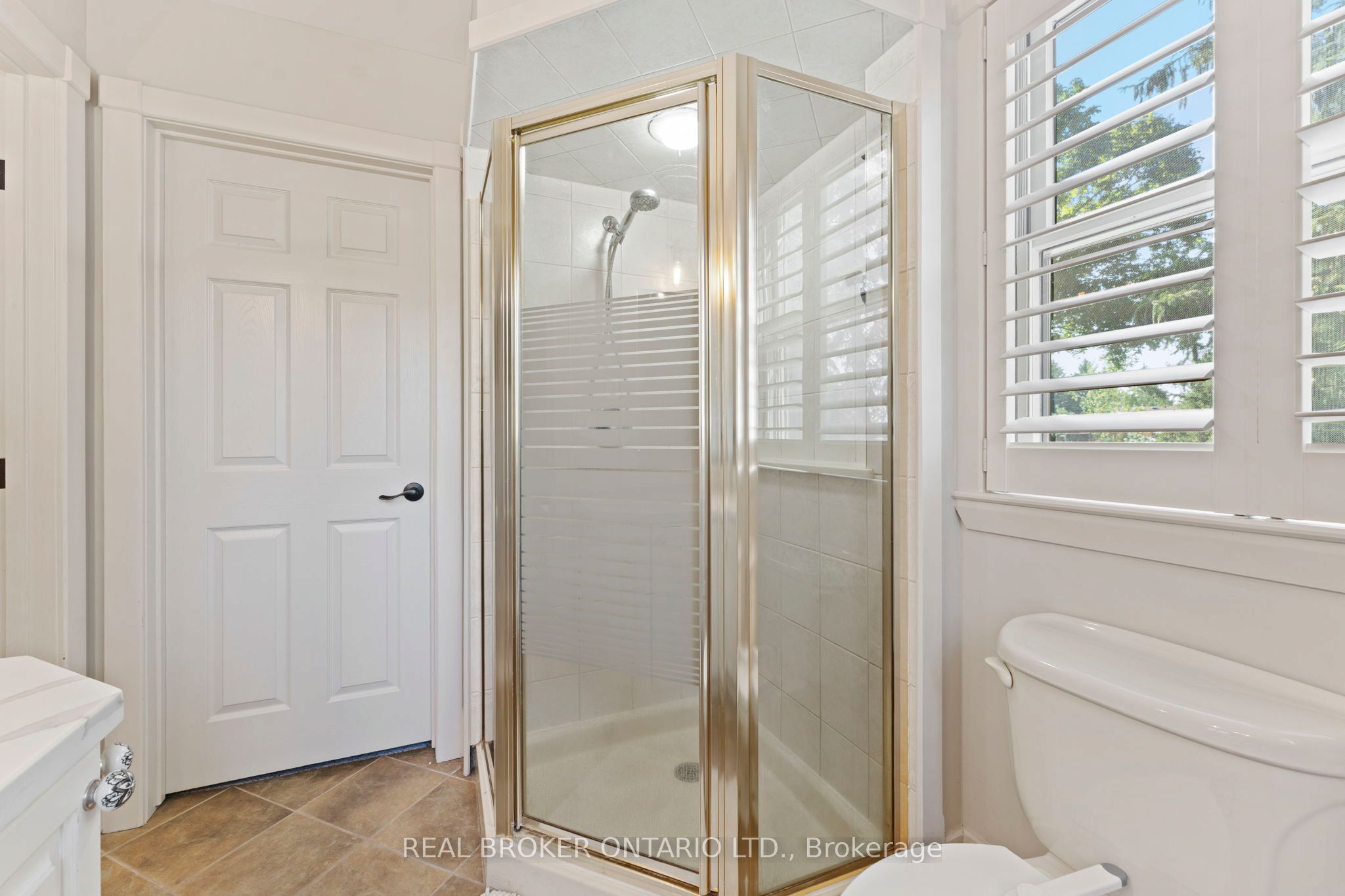 182 Governors Road E Property Photo 15