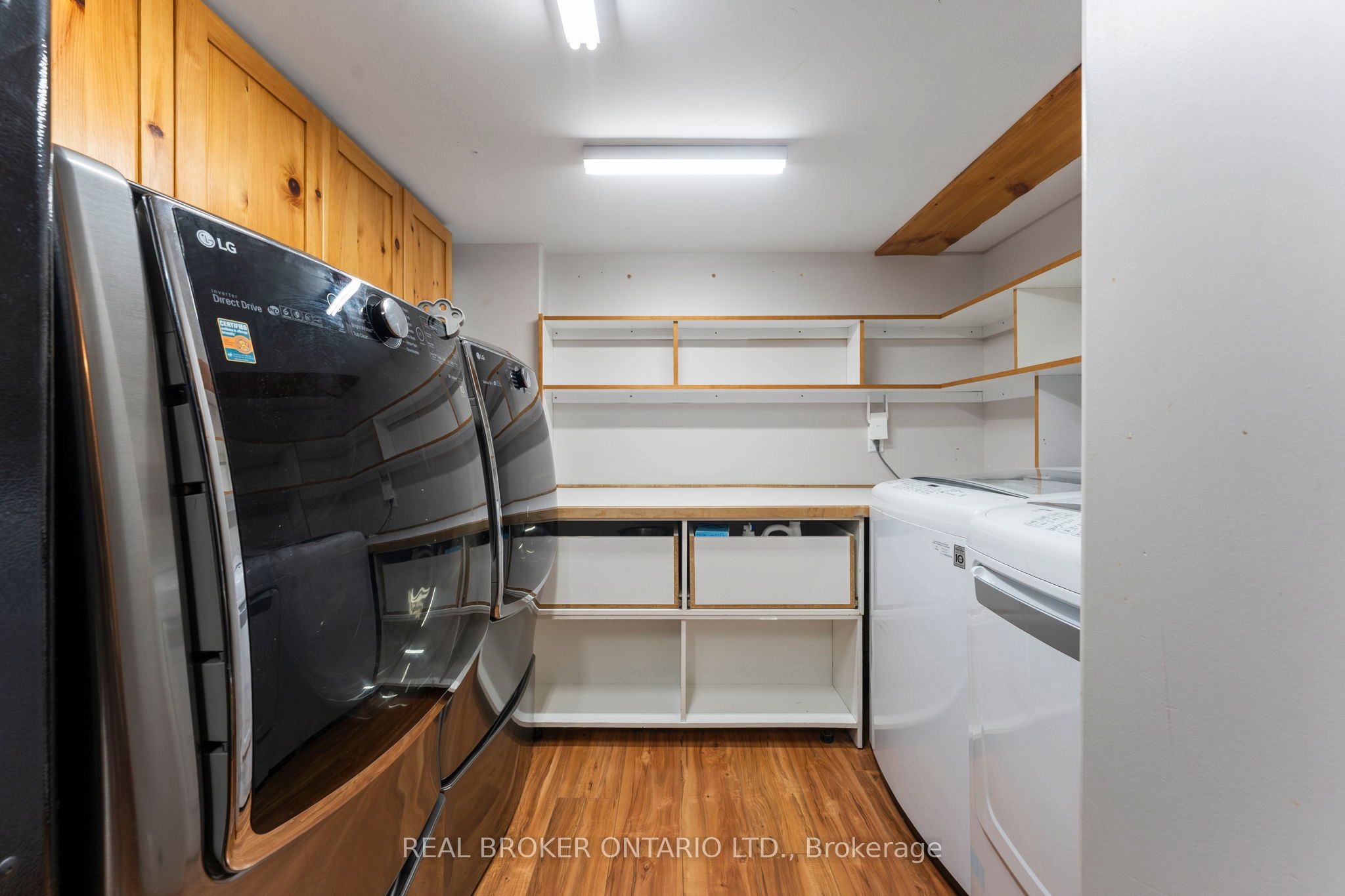 182 Governors Road E Property Photo 21