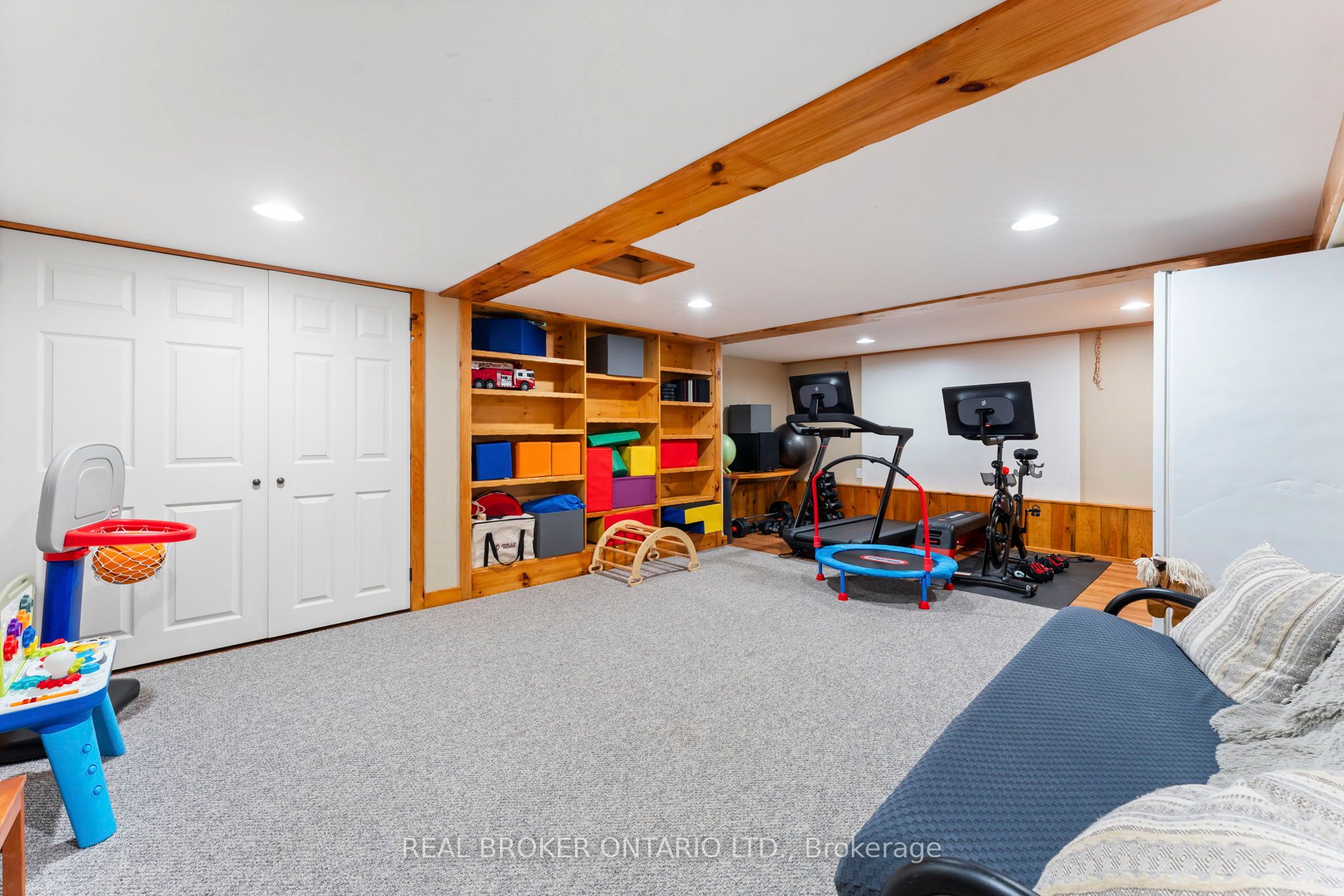 182 Governors Road E Property Photo 22