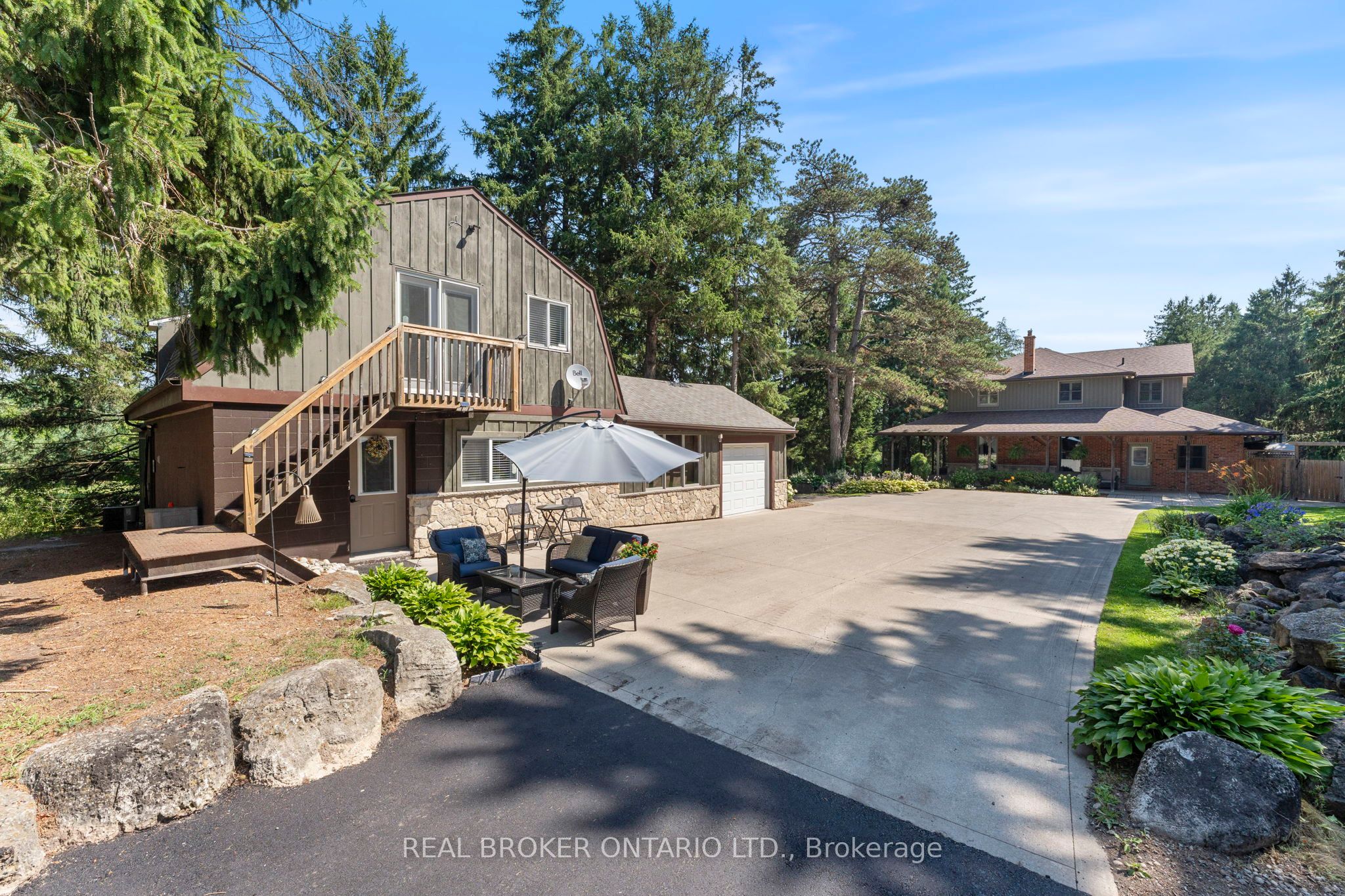 182 Governors Road E Property Photo 24