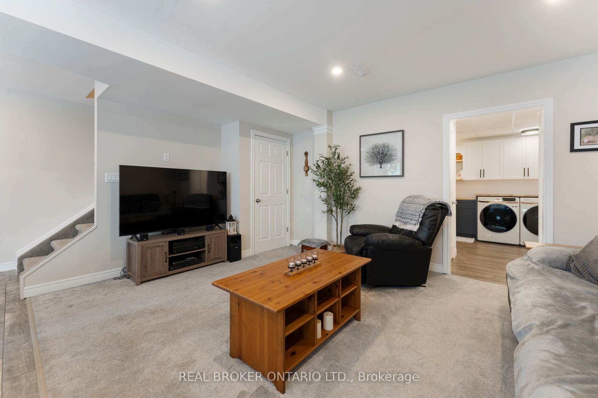 182 Governors Road E Property Photo 26