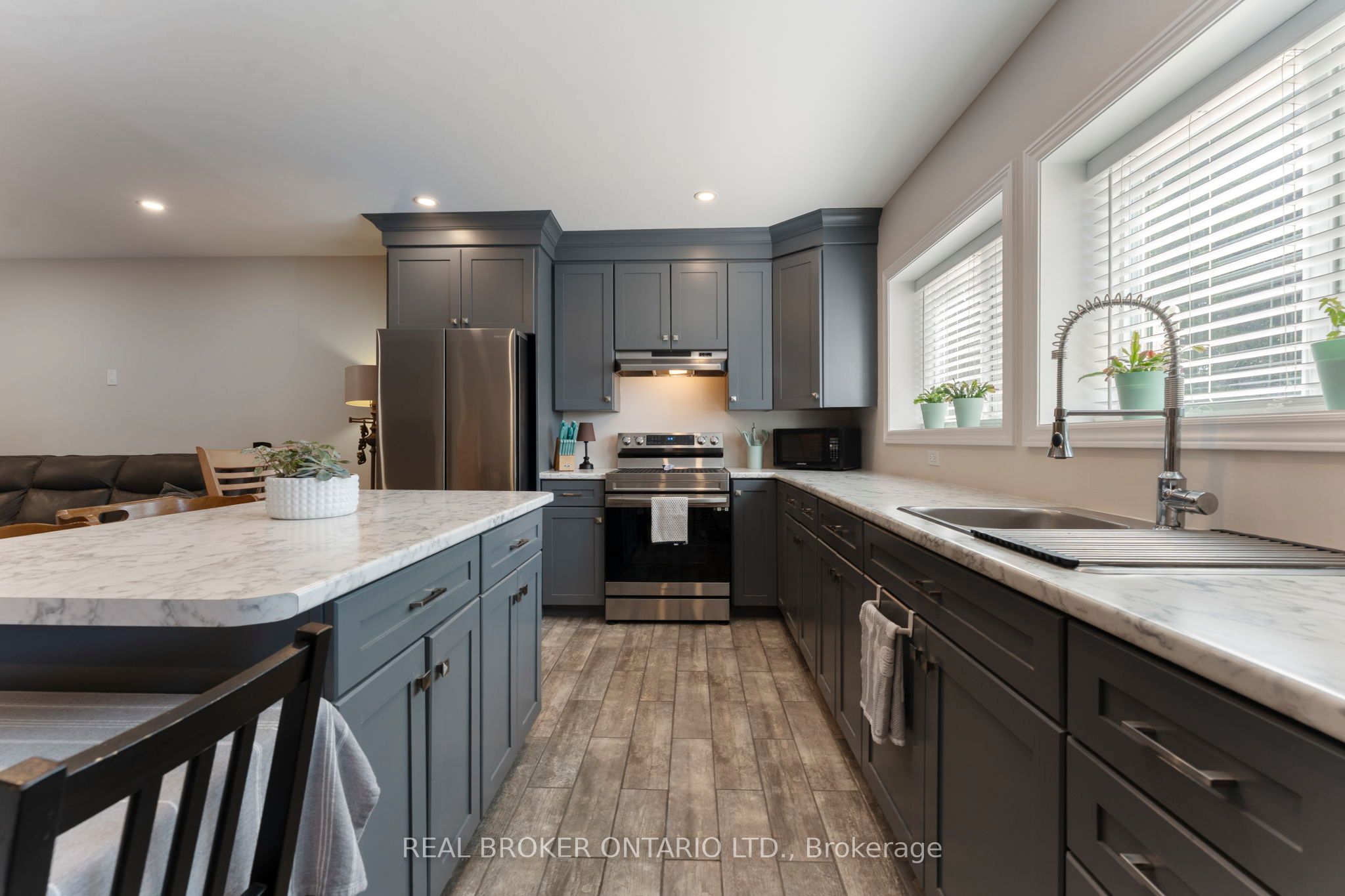 182 Governors Road E Property Photo 27