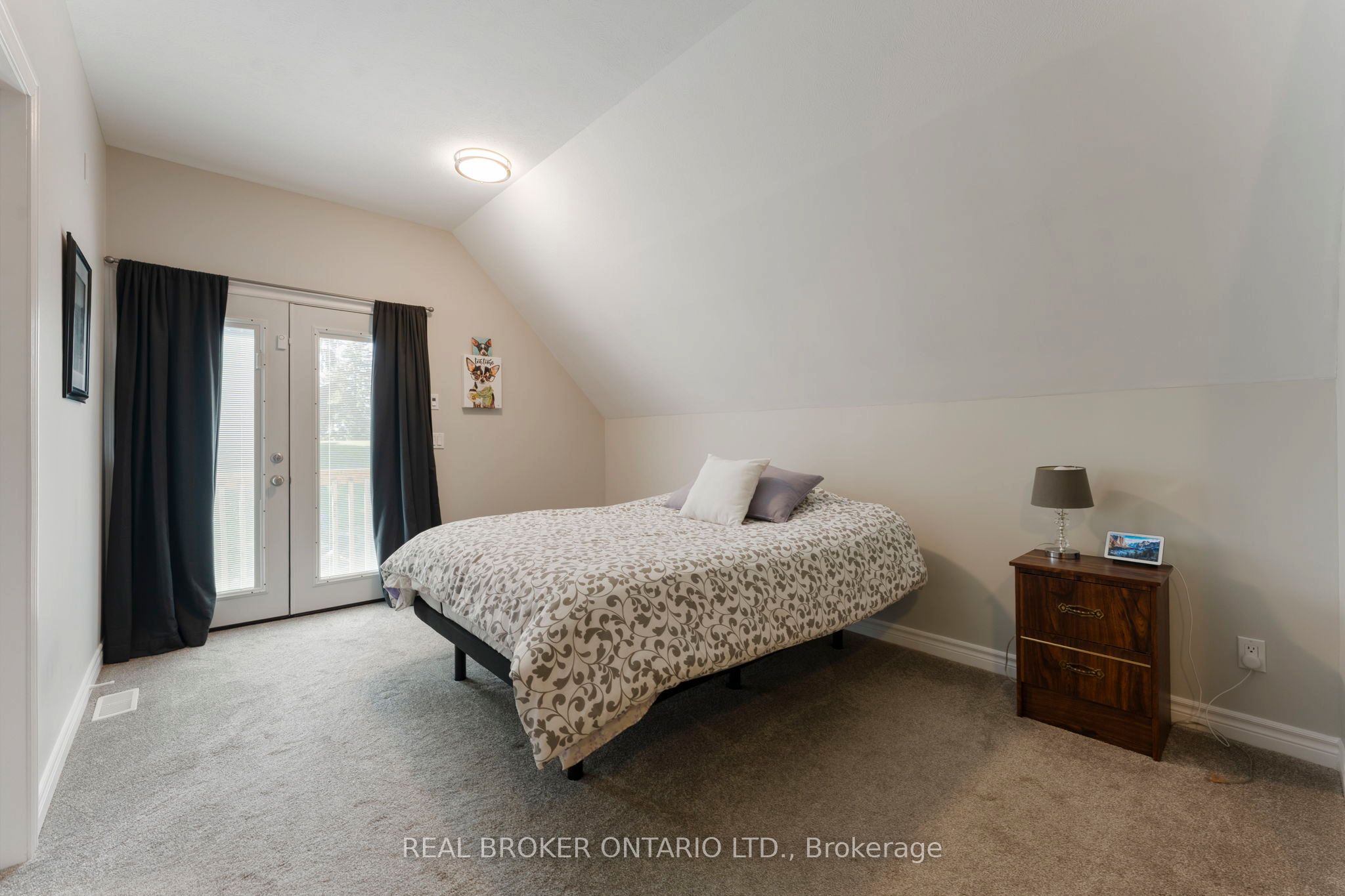 182 Governors Road E Property Photo 29
