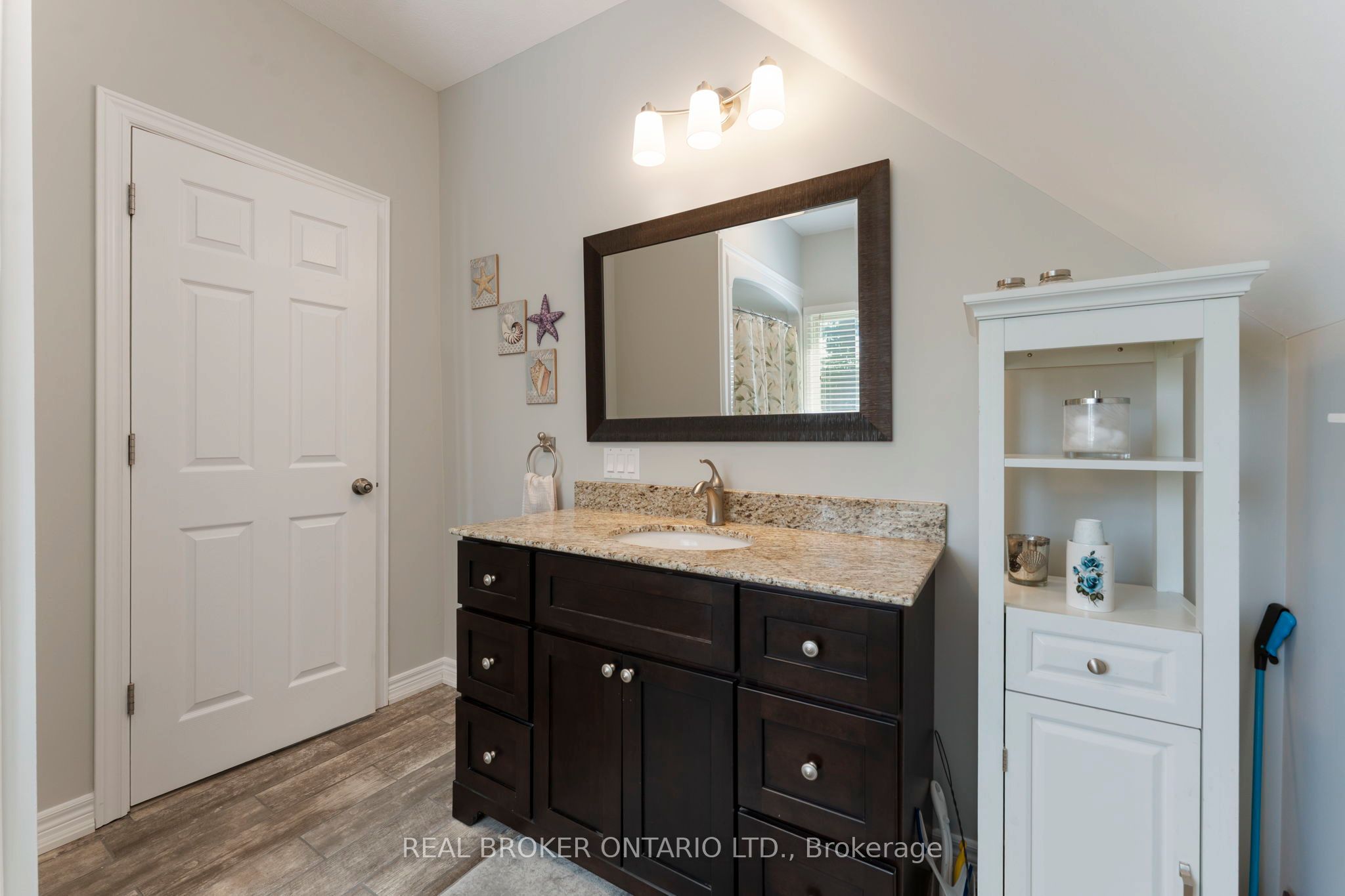 182 Governors Road E Property Photo 31