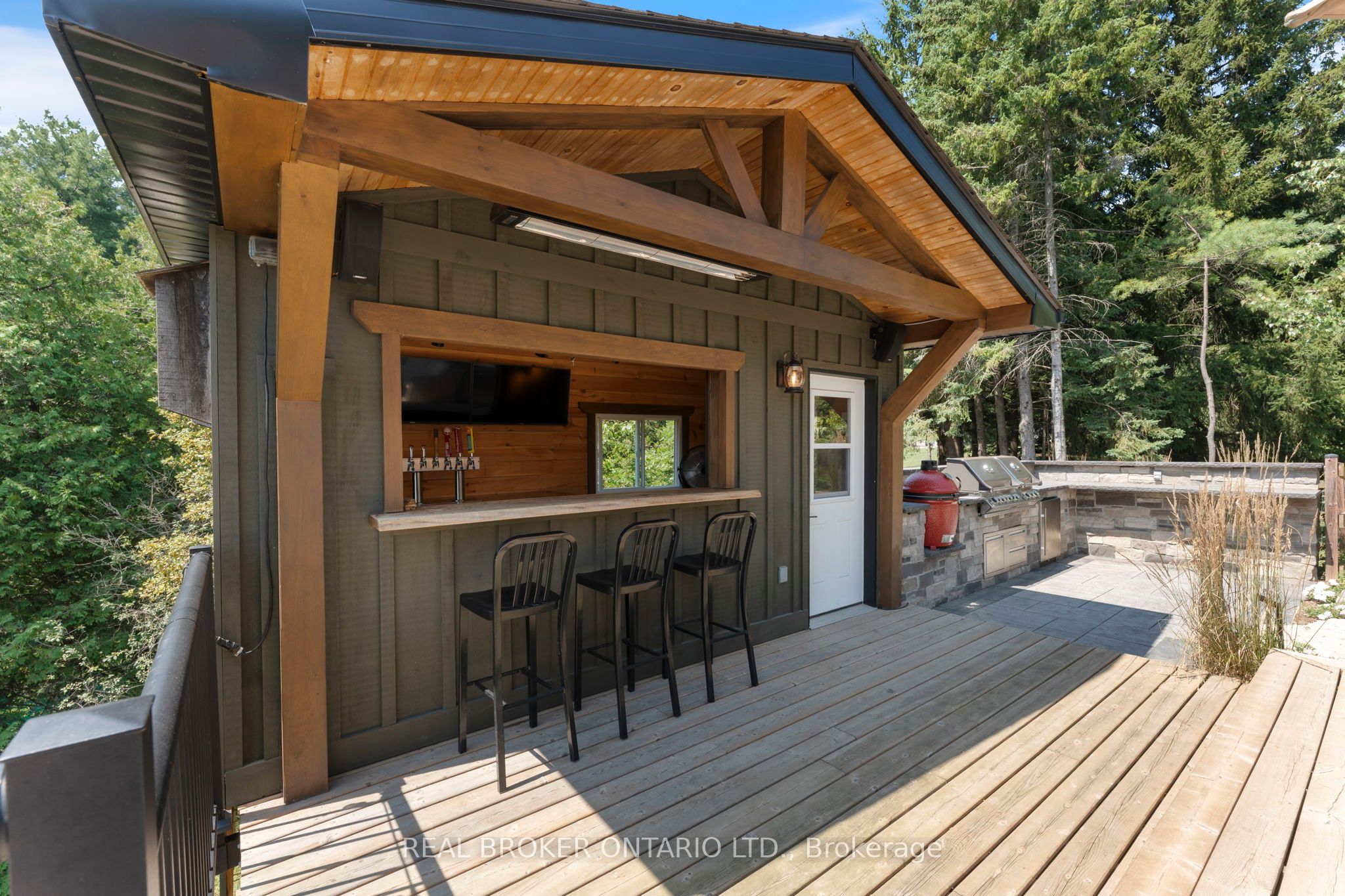 182 Governors Road E Property Photo 40