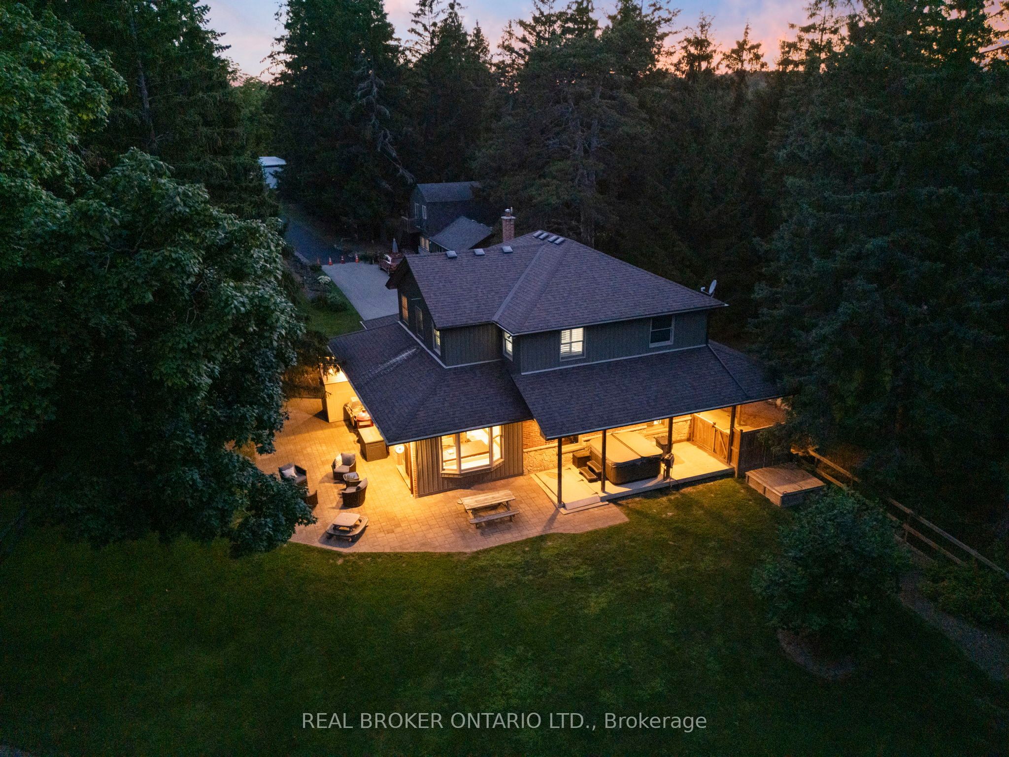 182 Governors Road E Property Photo 46