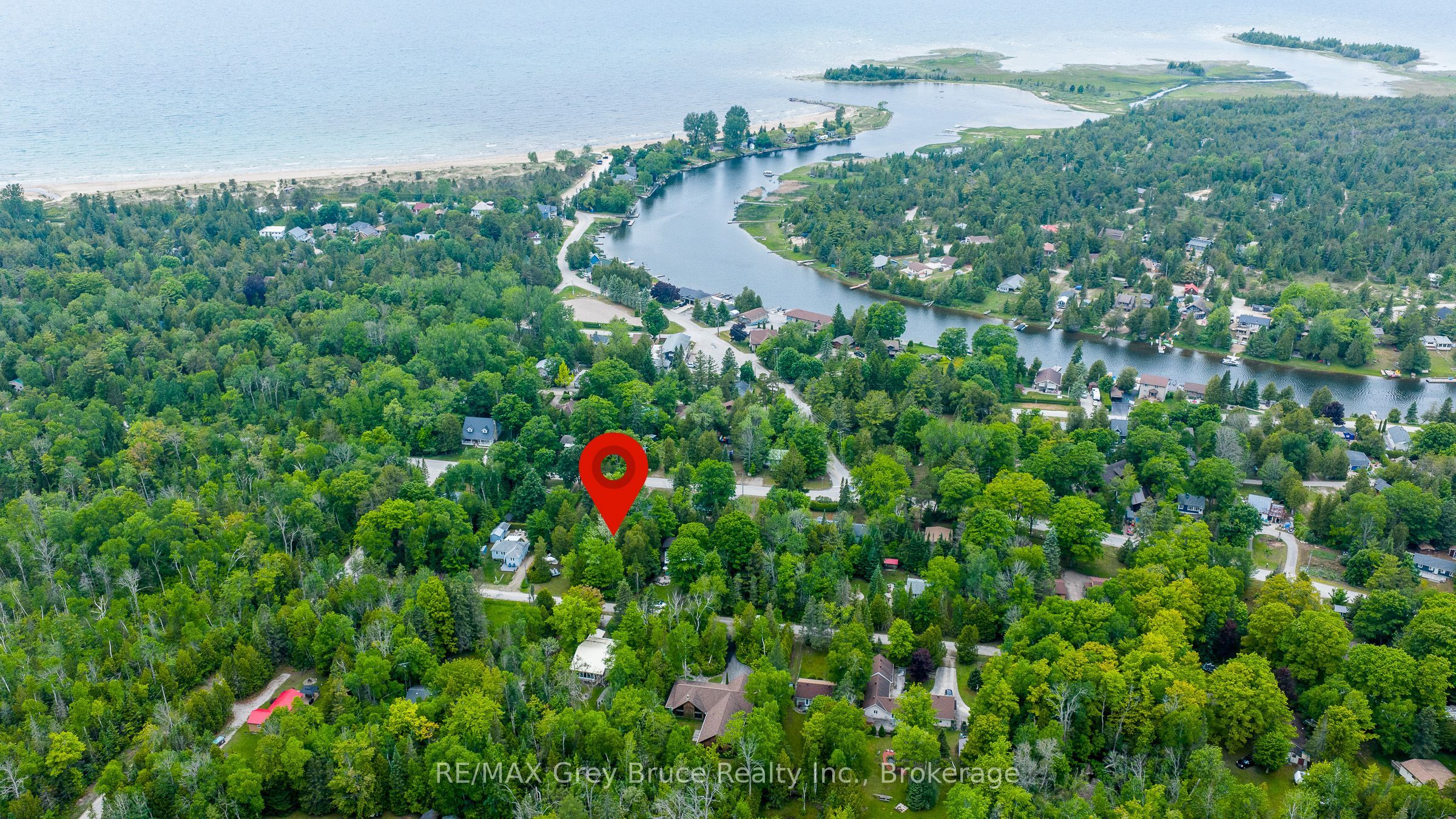 8 Toronto Avenue Property Photo 3