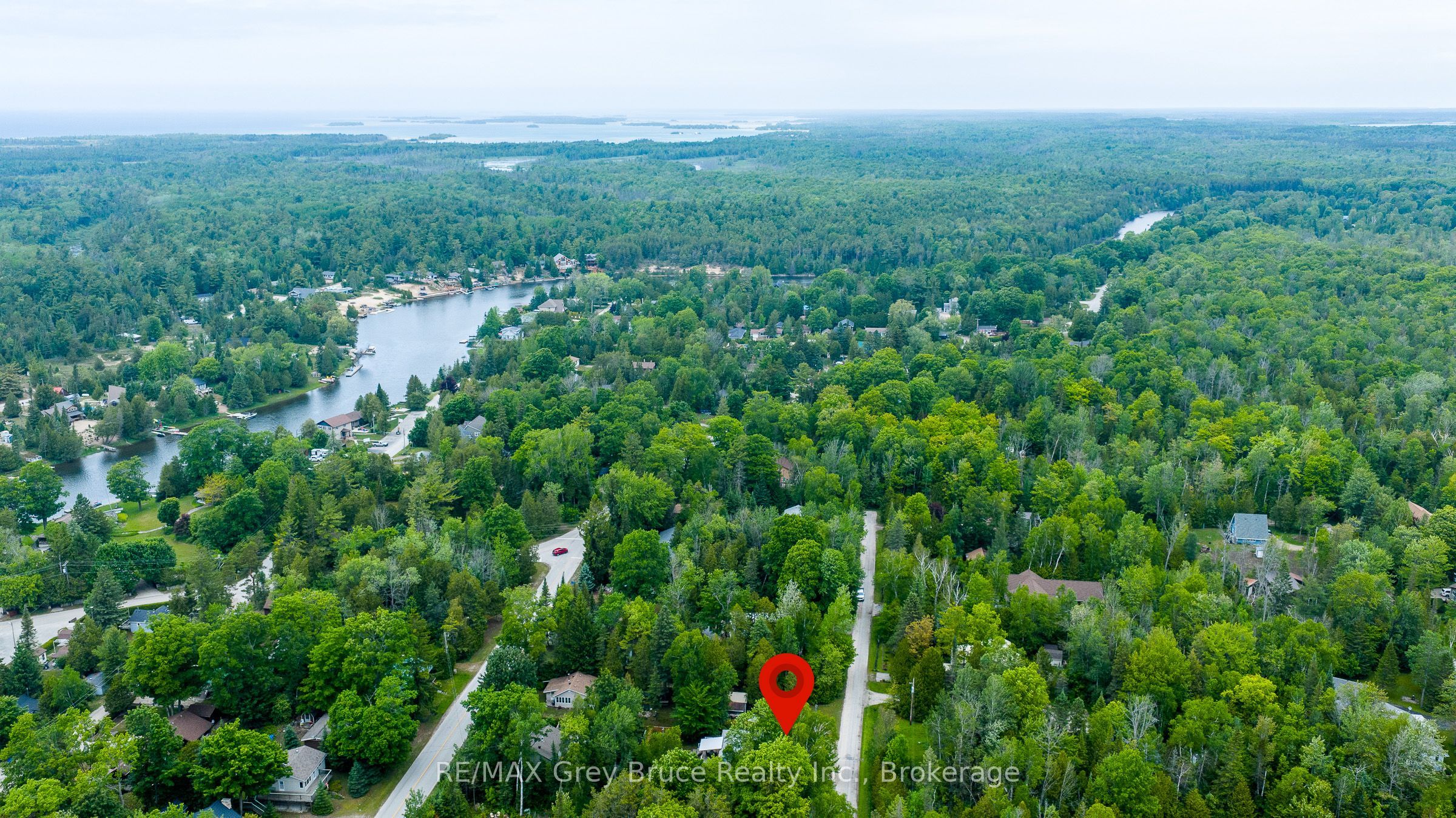 8 Toronto Avenue Property Photo 4