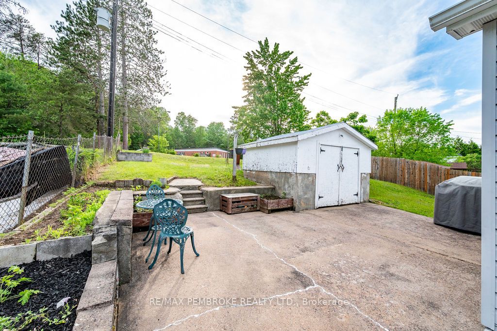 14 Summit Street Property Photo 4