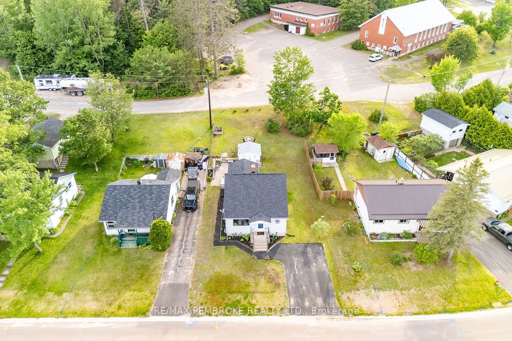 14 Summit Street Property Photo 5