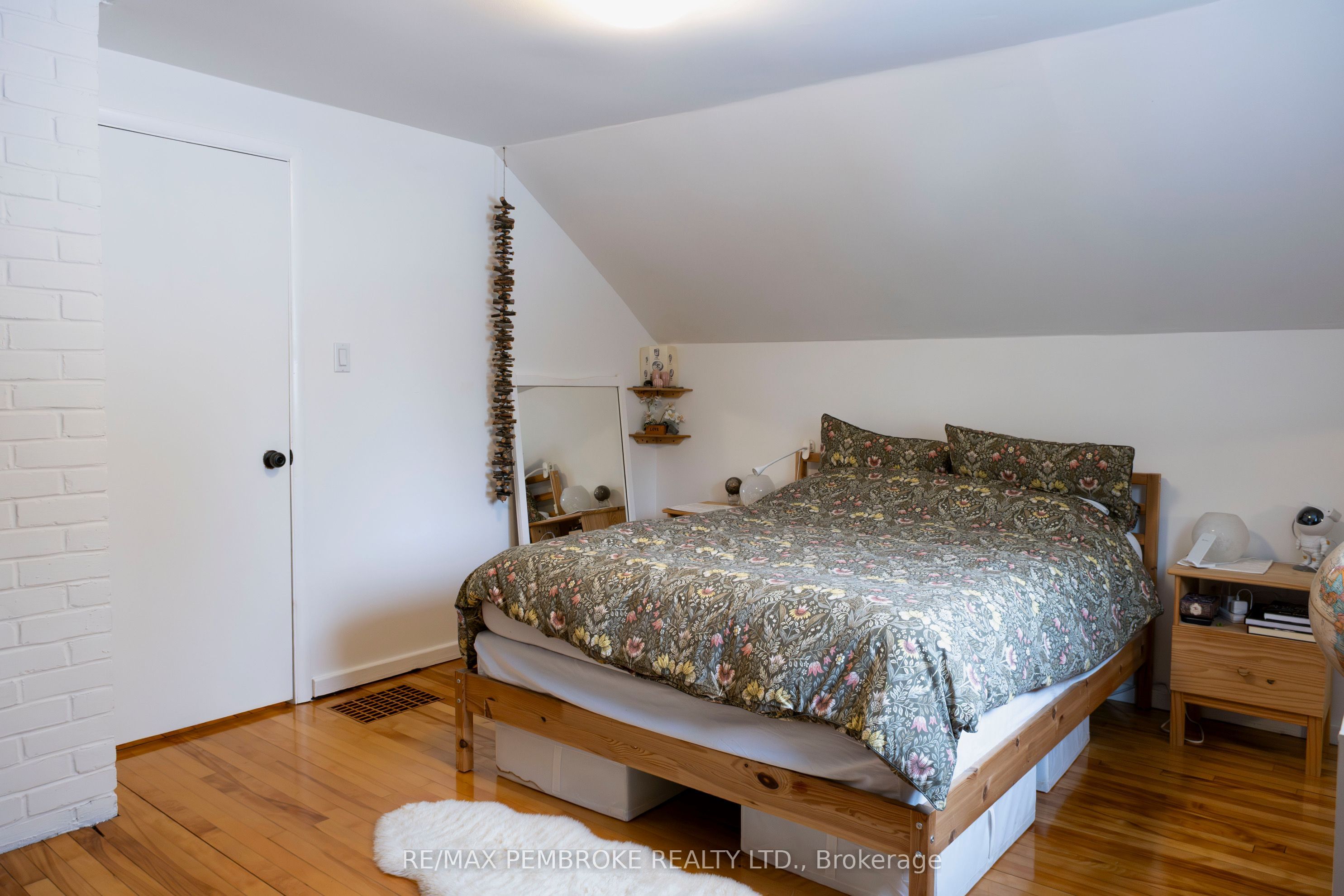 14 Summit Street Property Photo 33