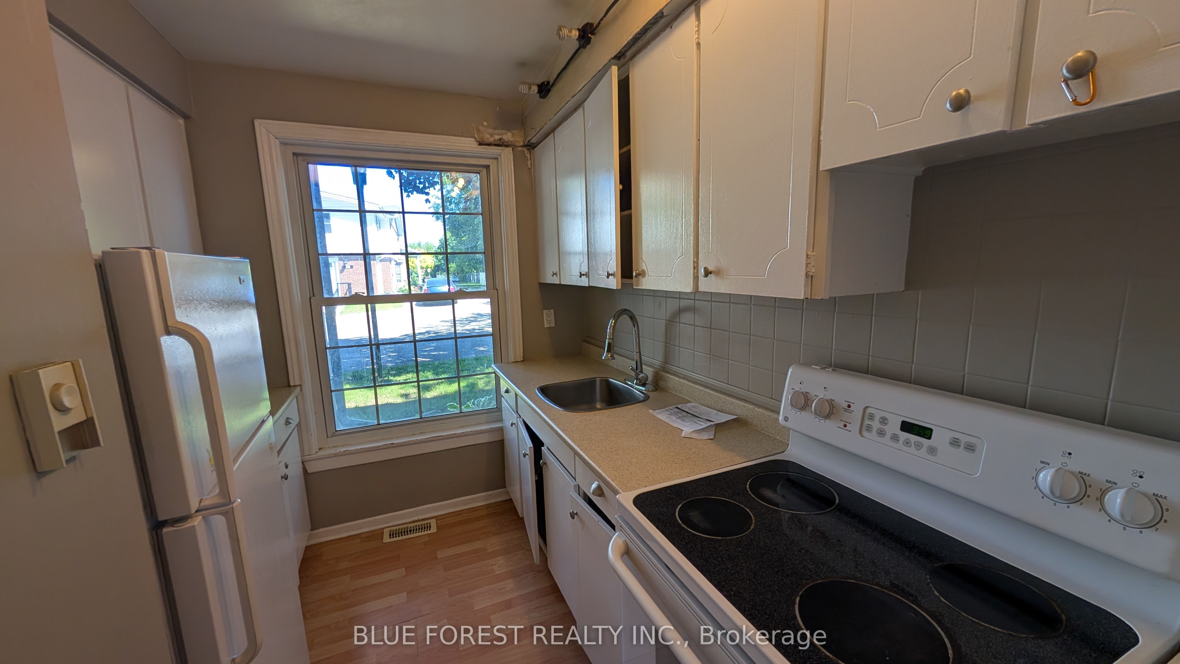 36 Arbour Glen Crescent Property Photo 3