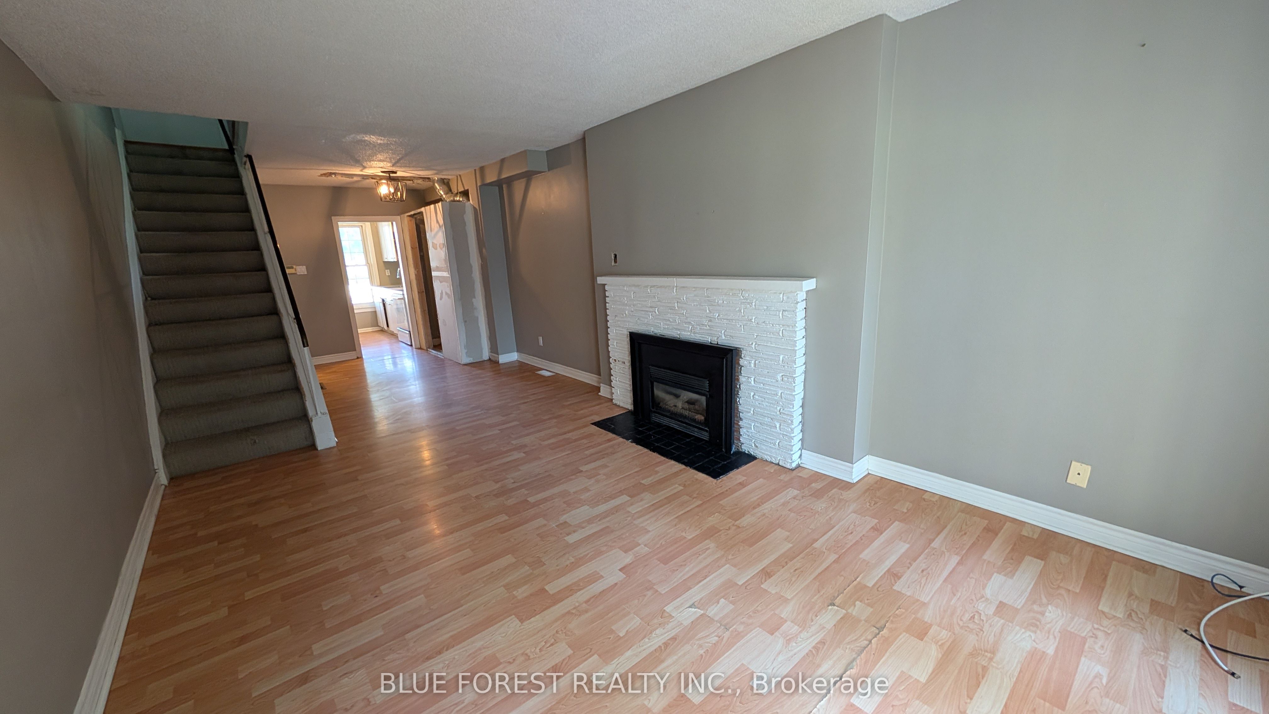 36 Arbour Glen Crescent Property Photo 5