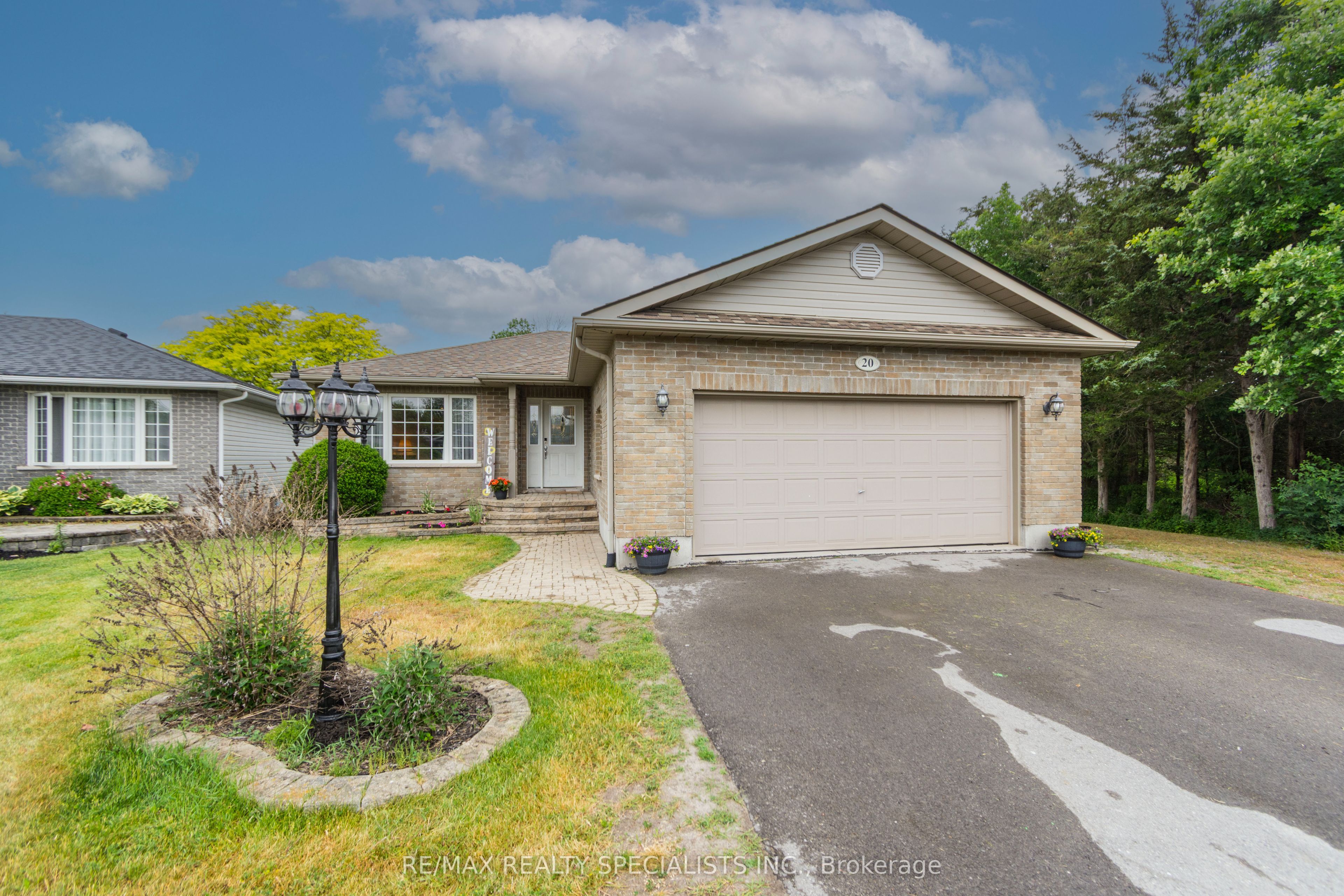 20 Stonegate Crescent Property Photo 1