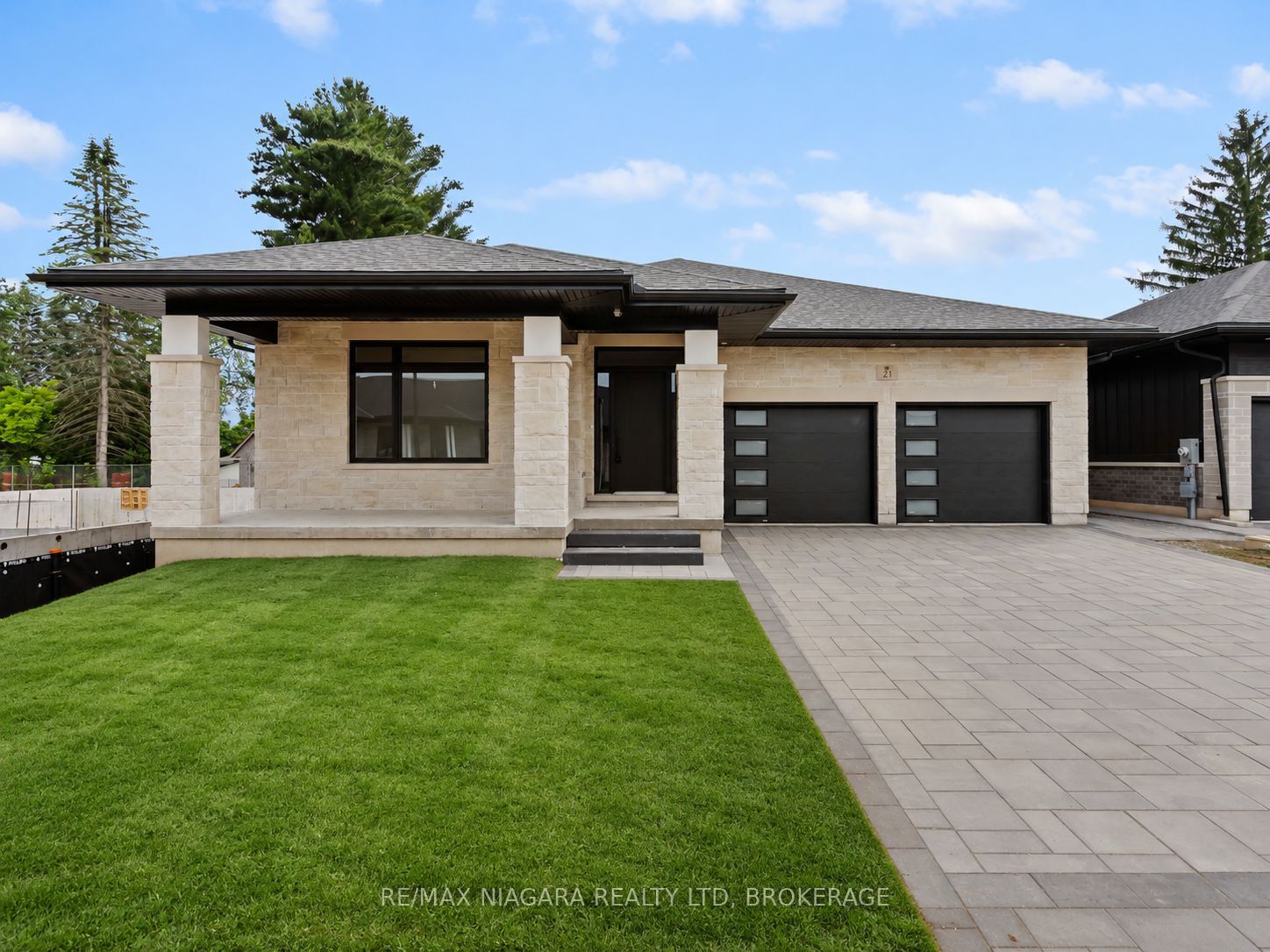 21 Accursi Crescent Property Photo 1