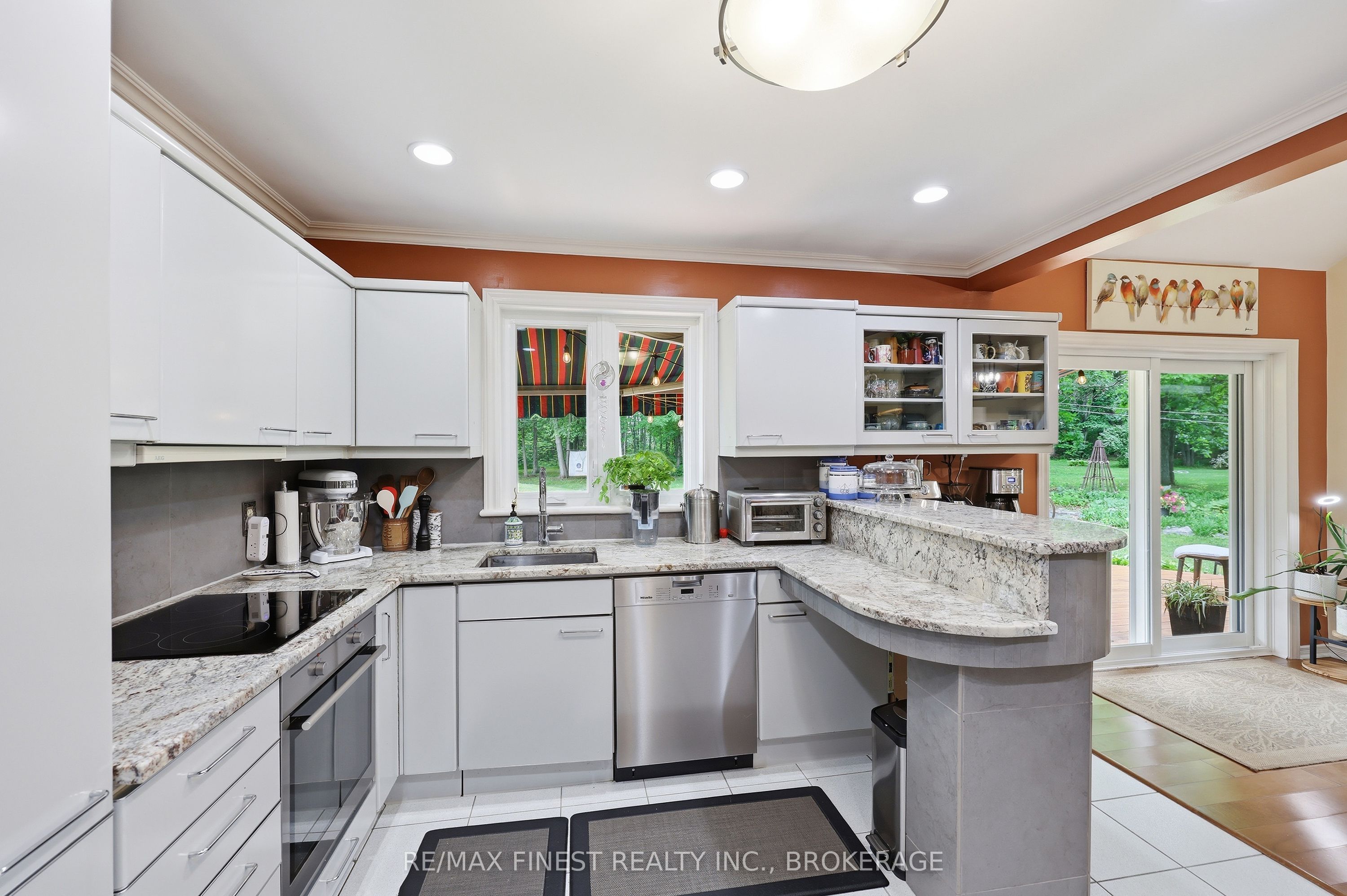 3886 Holmes Road Property Photo 28