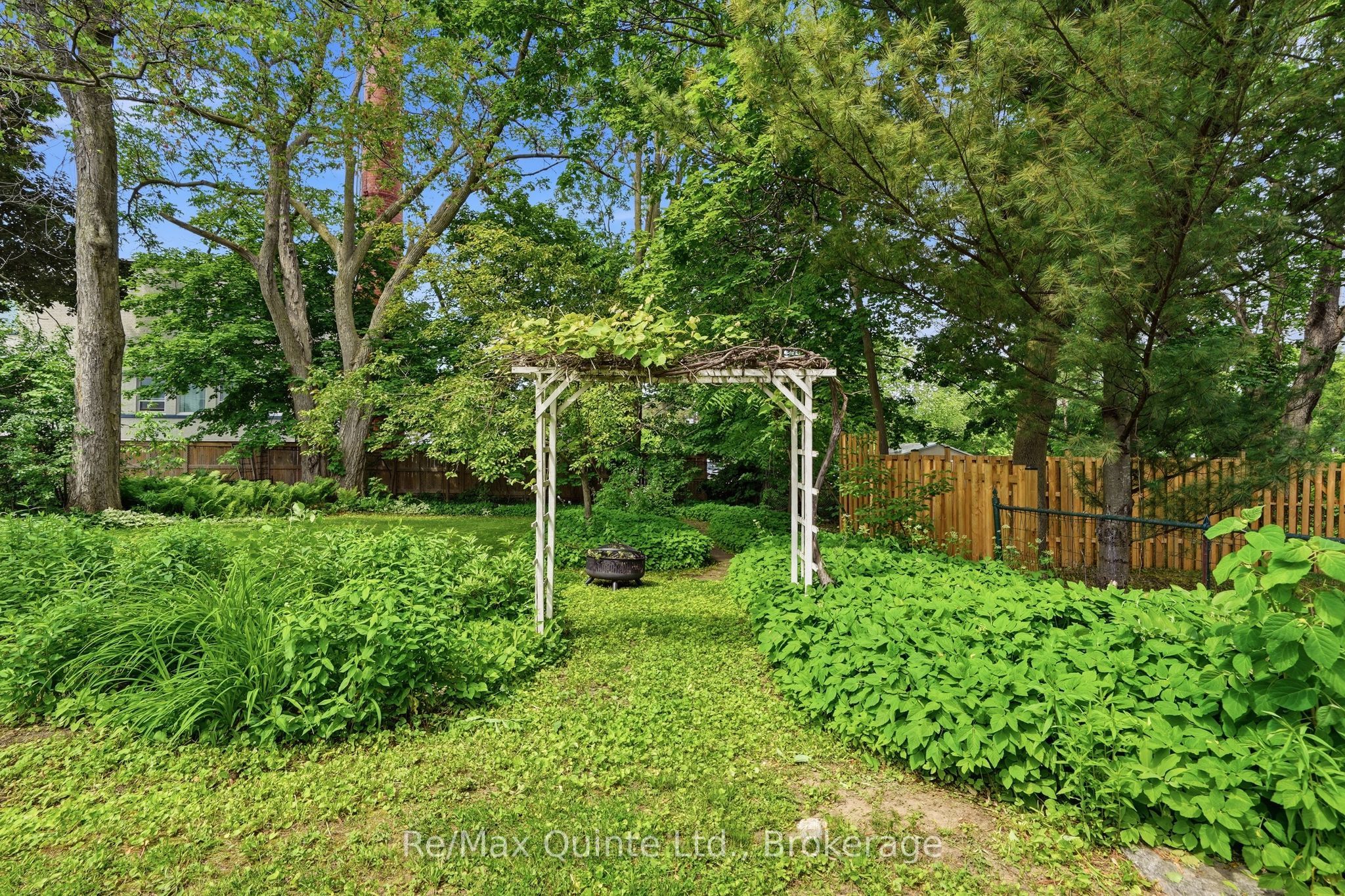126 Dufferin Avenue Property Photo 4