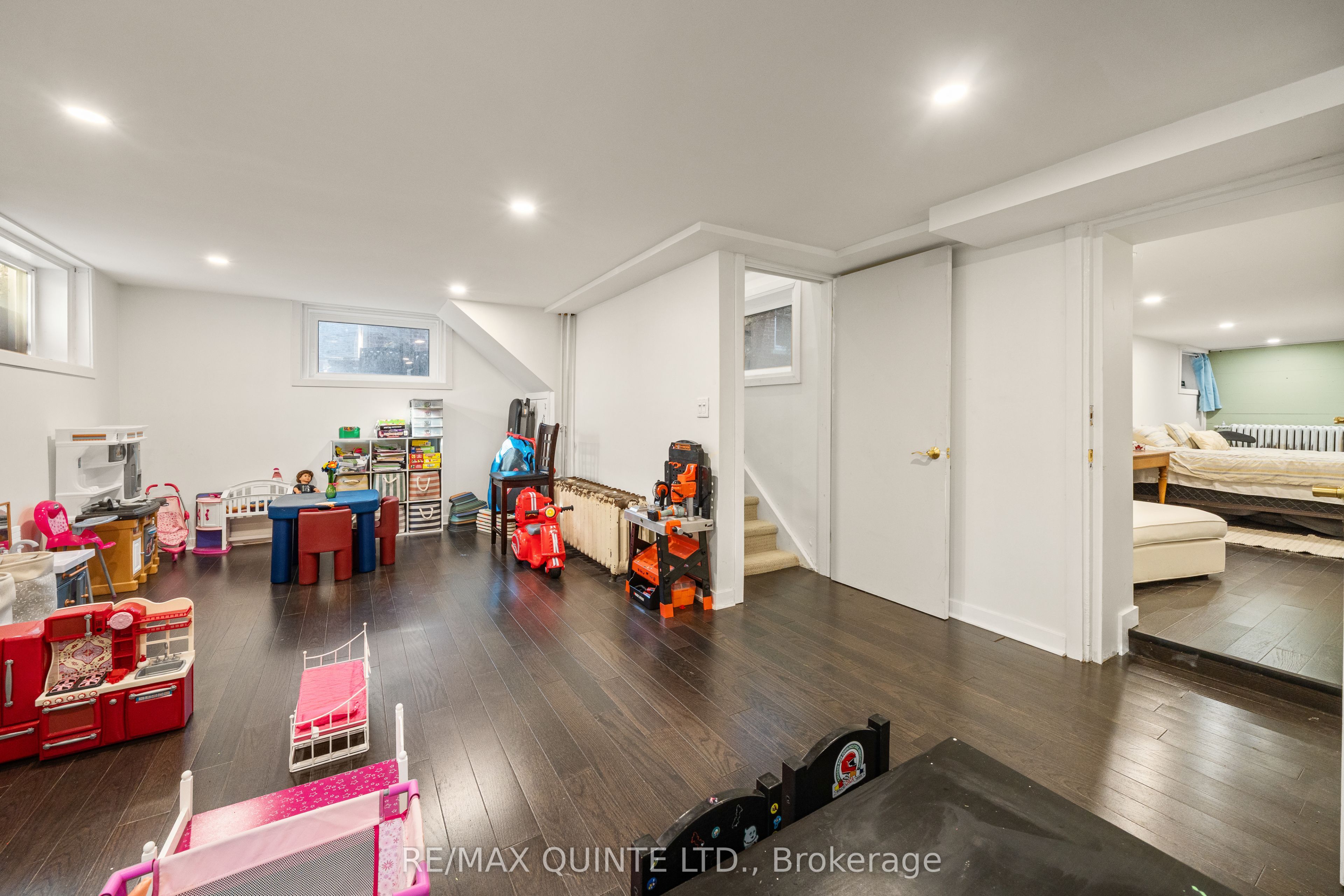 126 Dufferin Avenue Property Photo 33