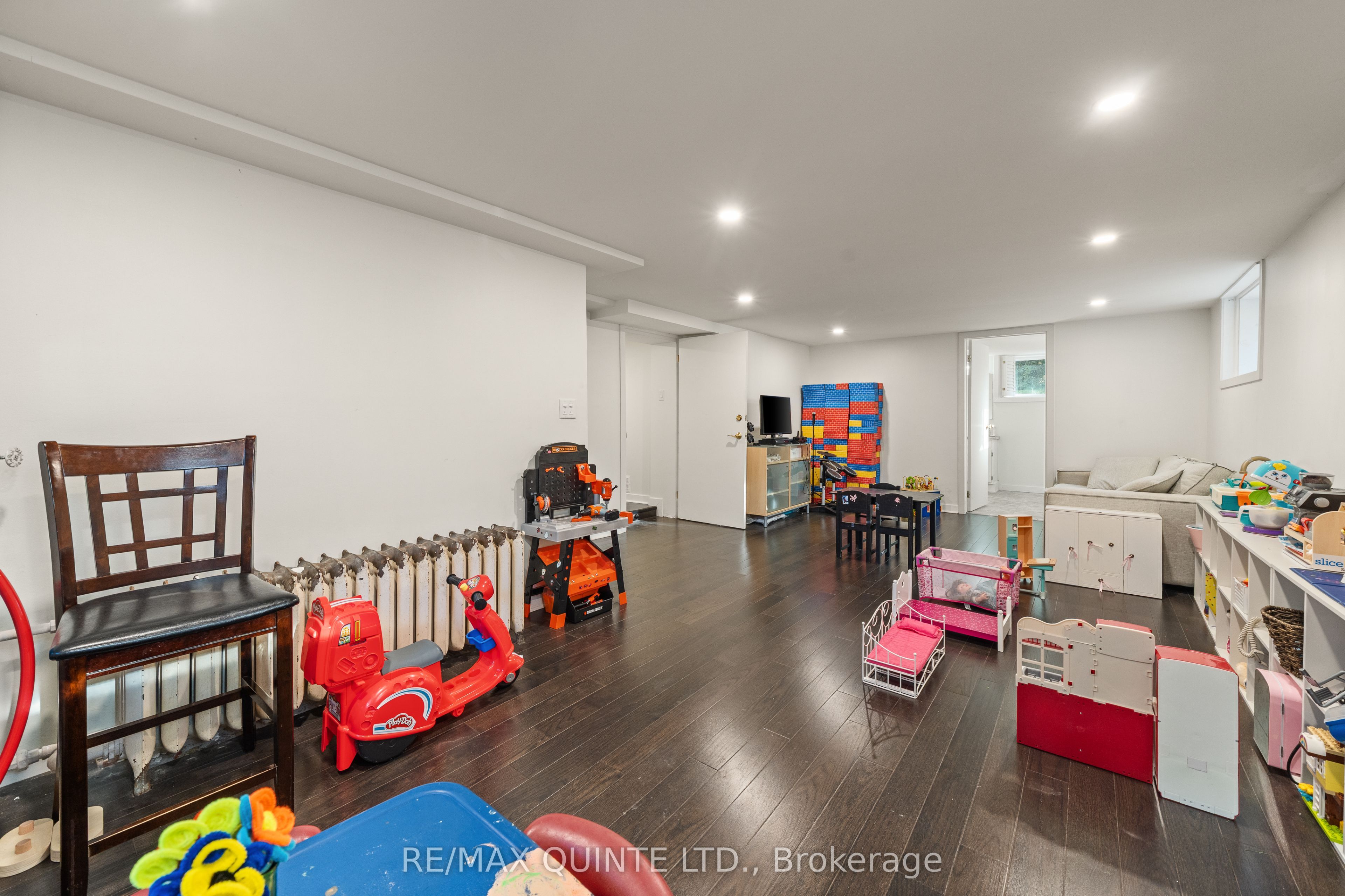 126 Dufferin Avenue Property Photo 34