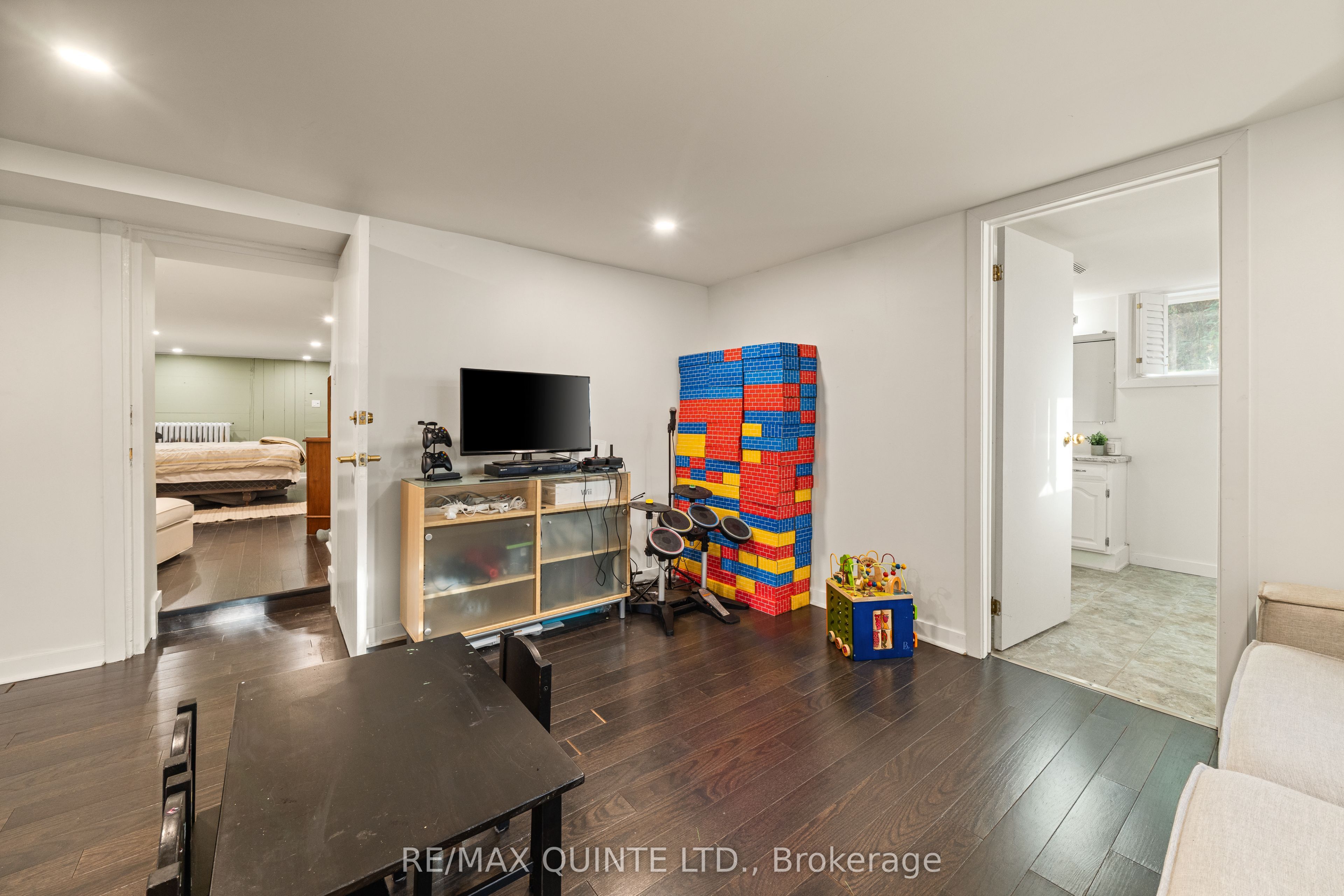 126 Dufferin Avenue Property Photo 35