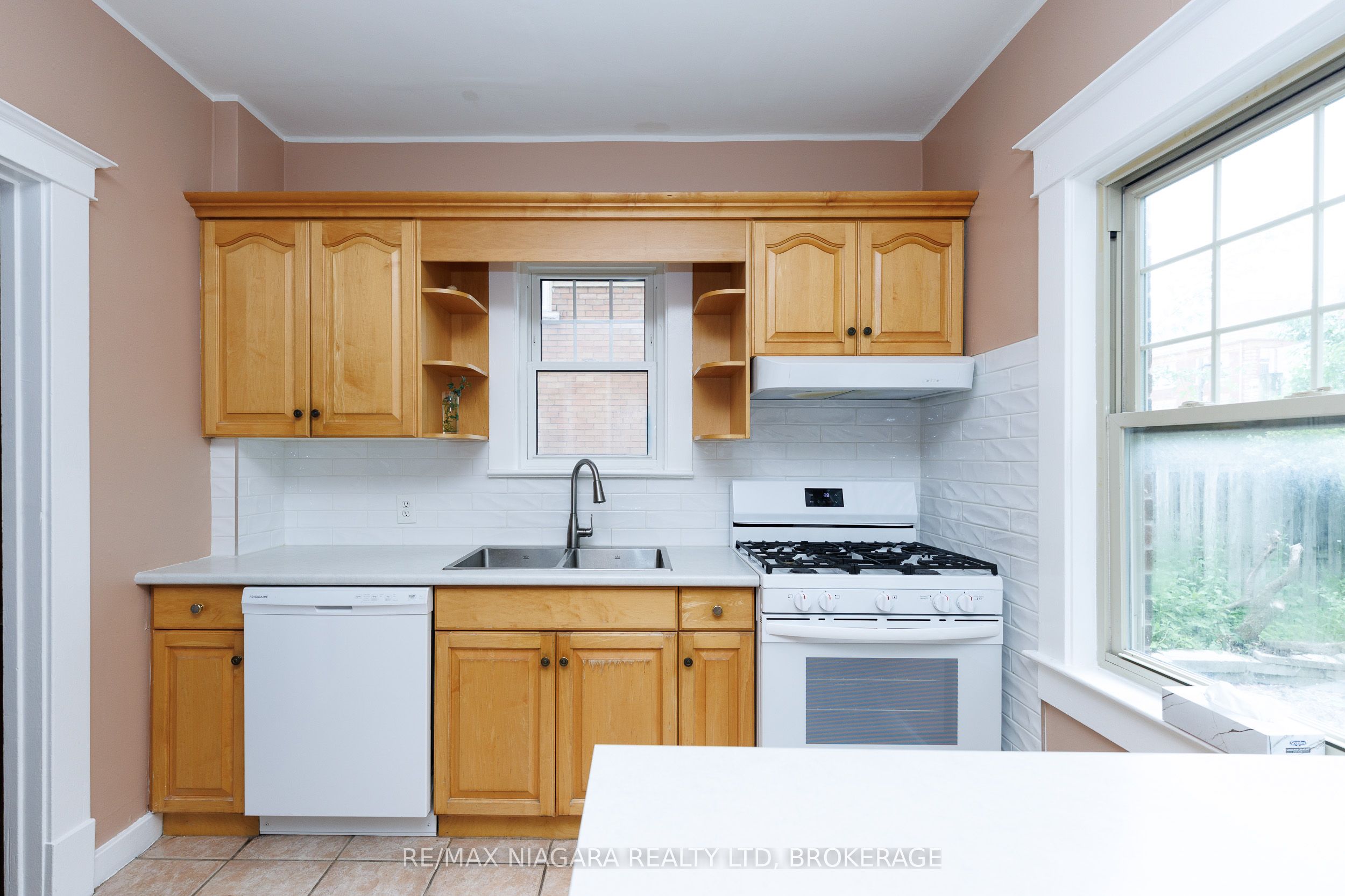 4864 Simcoe Street Property Photo 6