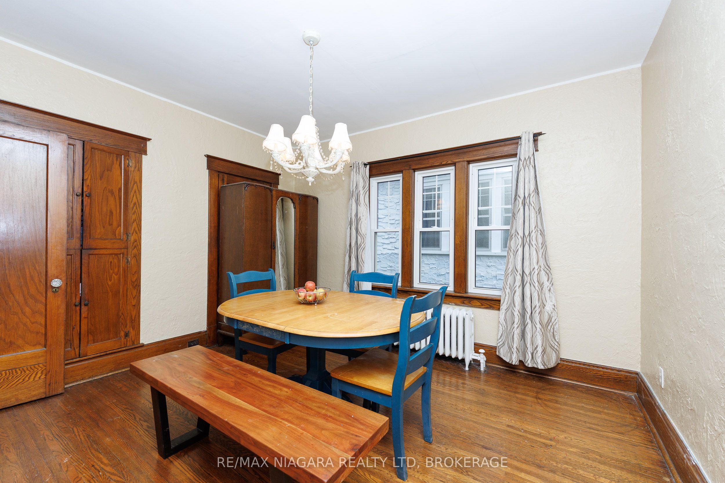 4864 Simcoe Street Property Photo 8