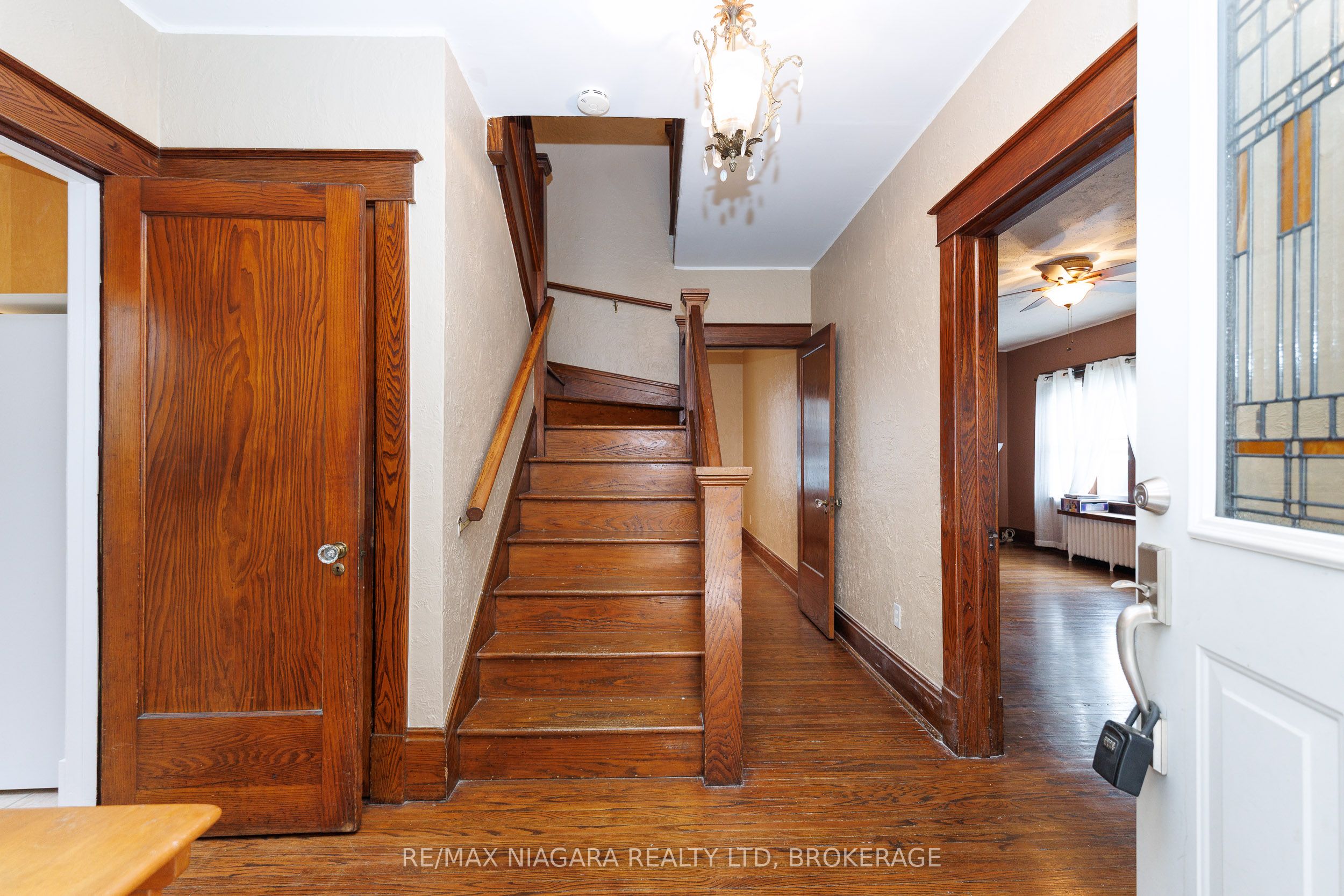 4864 Simcoe Street Property Photo 10