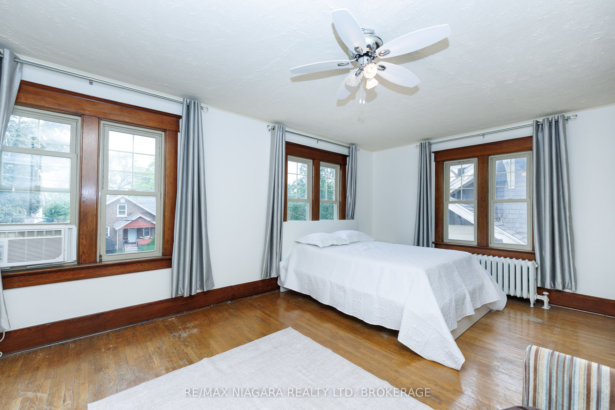 4864 Simcoe Street Property Photo 11