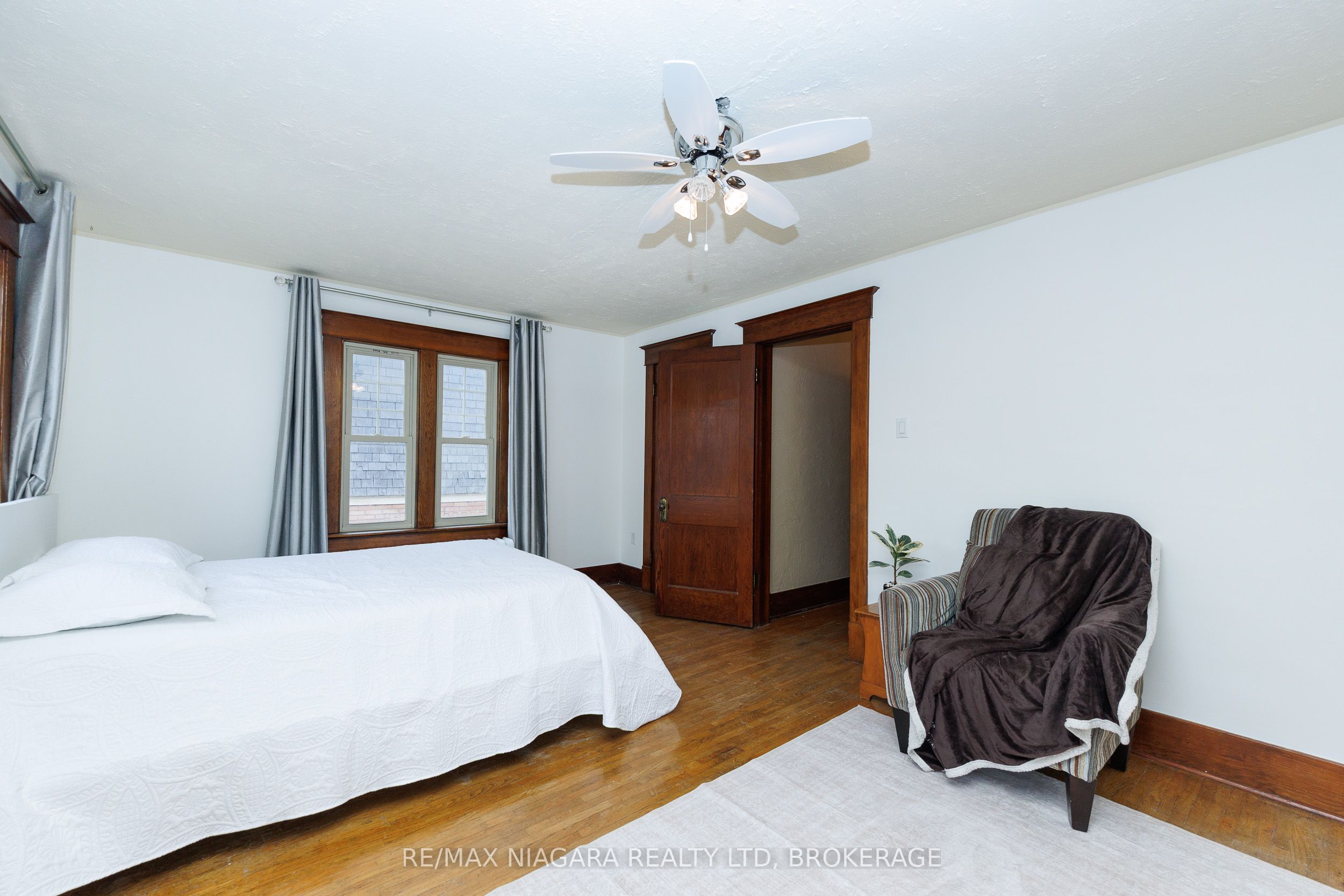 4864 Simcoe Street Property Photo 13