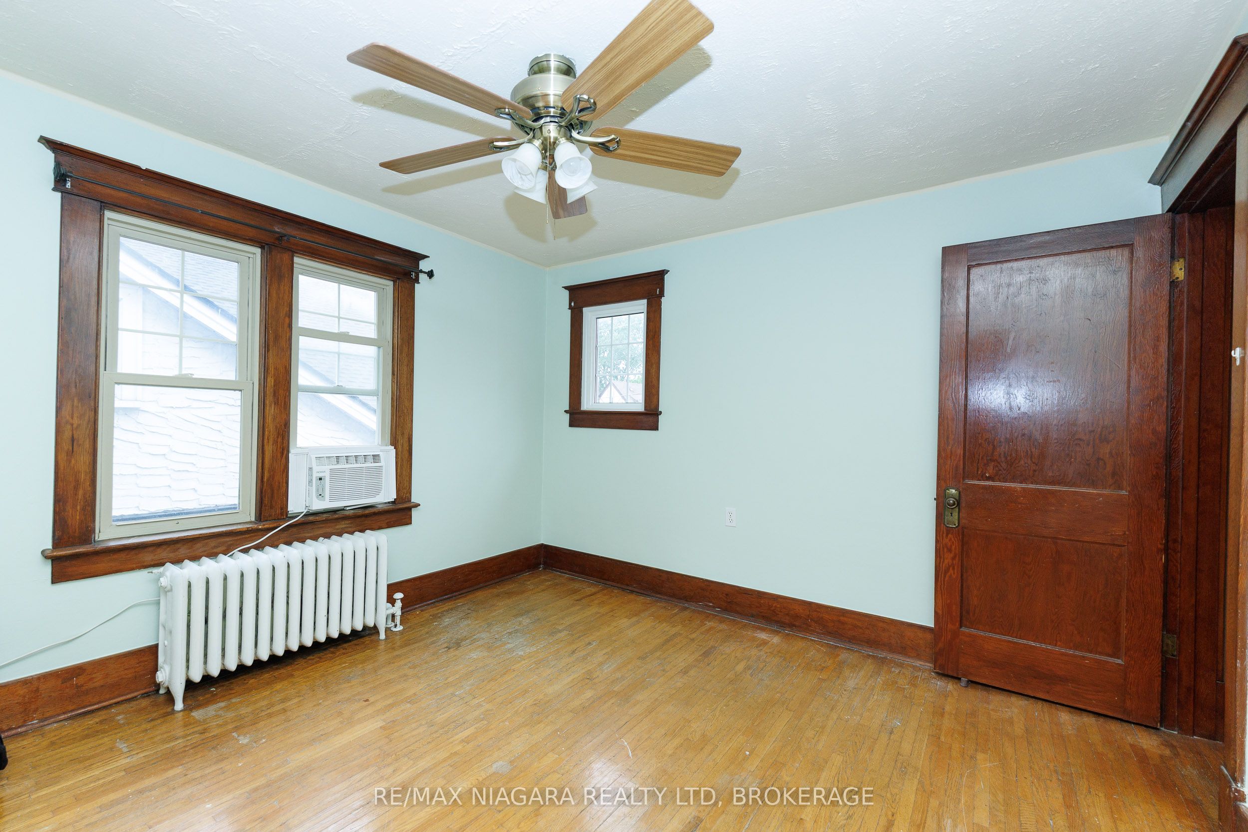 4864 Simcoe Street Property Photo 14