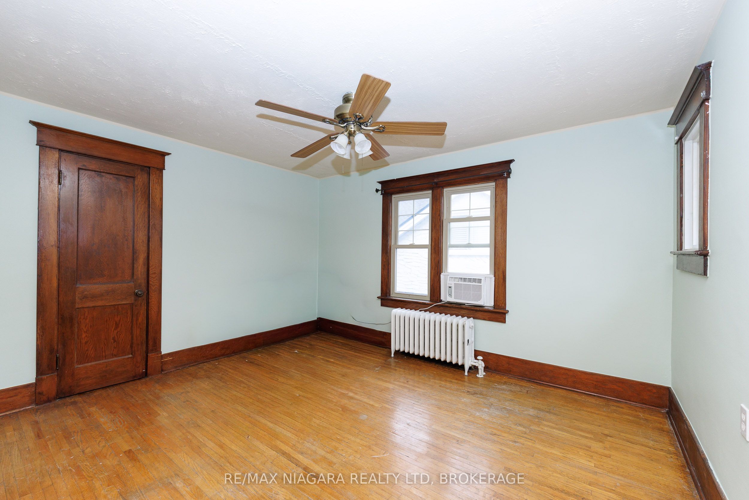4864 Simcoe Street Property Photo 16