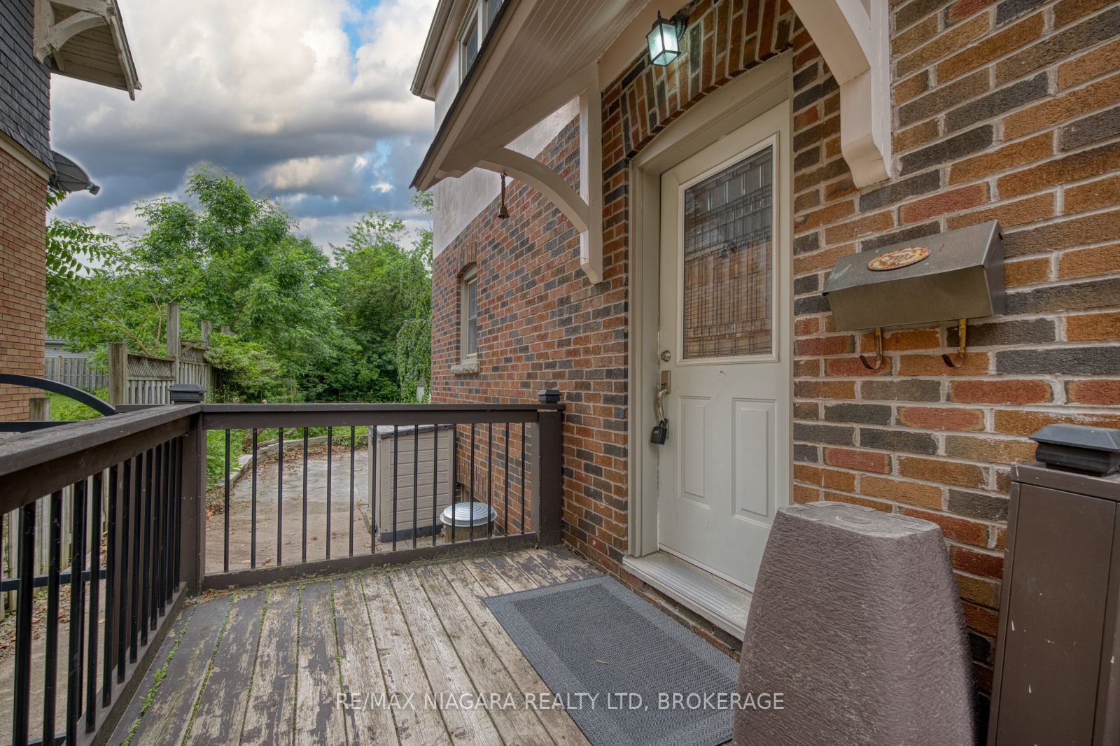 4864 Simcoe Street Property Photo 25