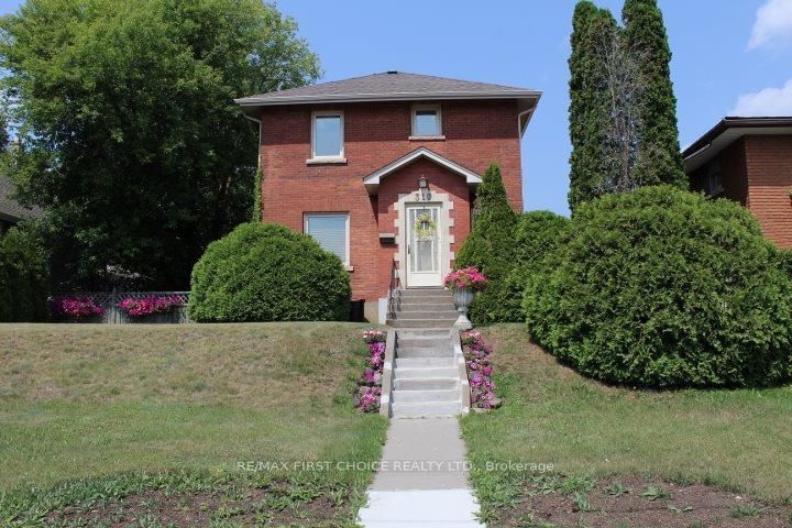 310 Algoma Street N Property Photo 1