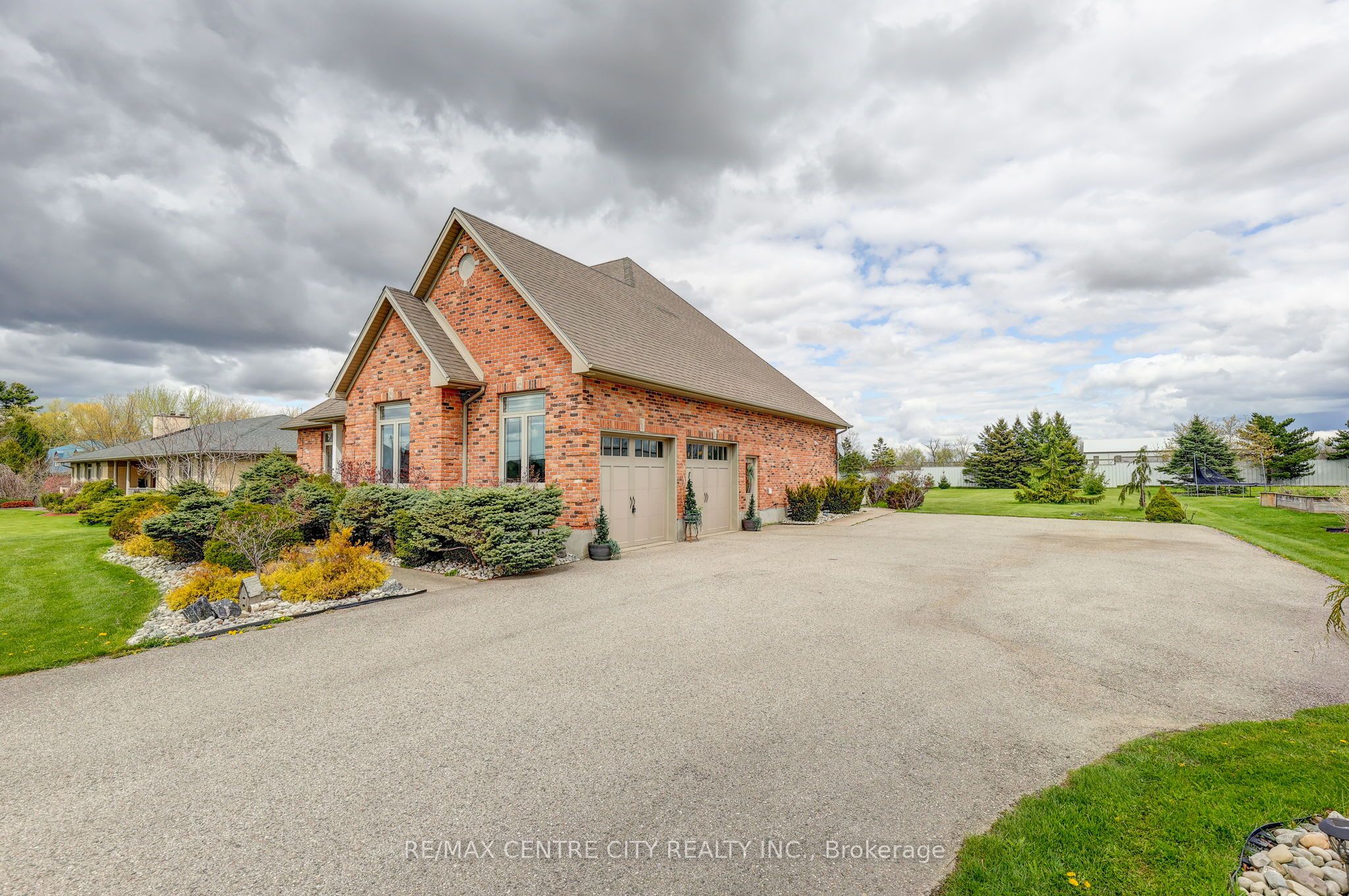 9538 Tower Road Property Photo 2
