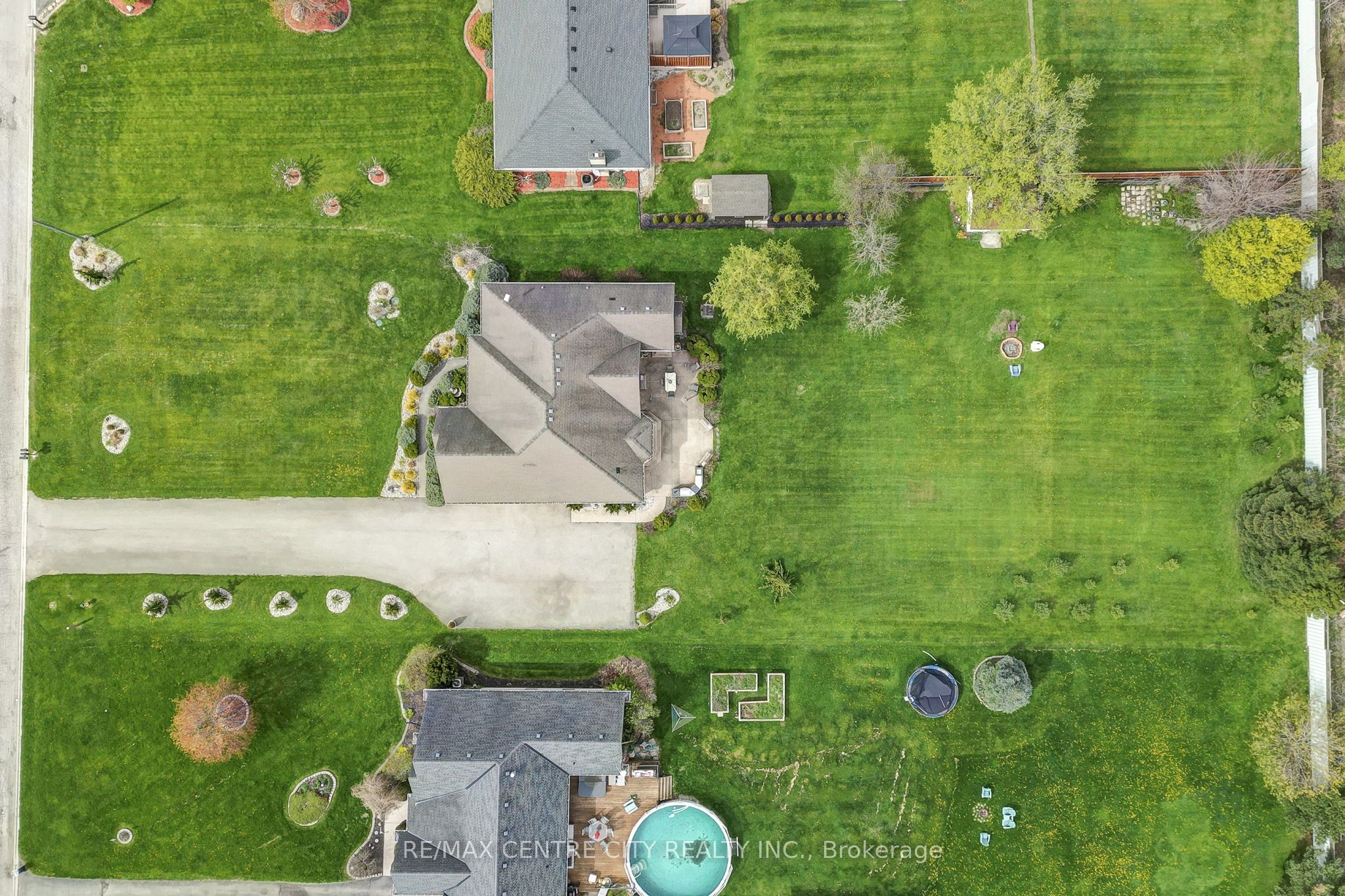 9538 Tower Road Property Photo 3