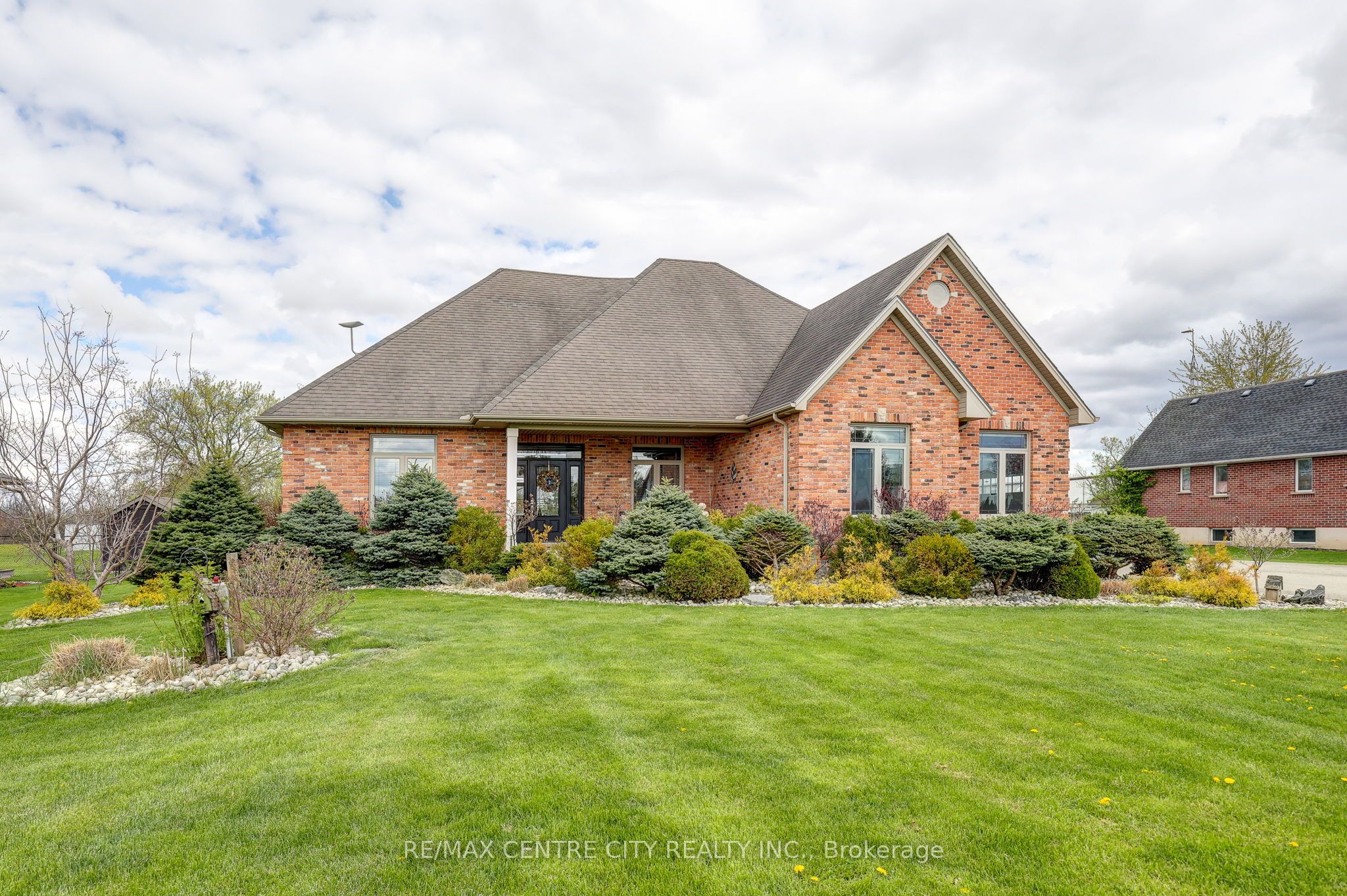 9538 Tower Road Property Photo 4