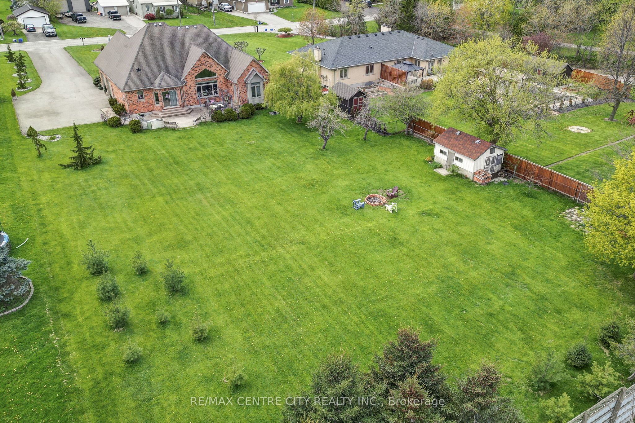 9538 Tower Road Property Photo 6