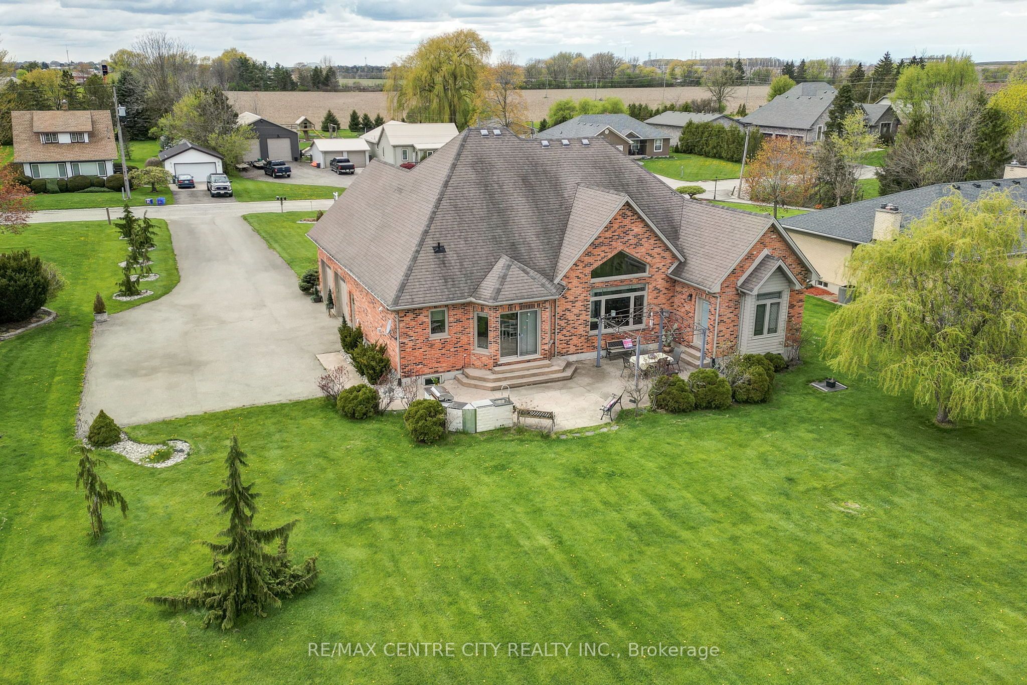 9538 Tower Road Property Photo 7
