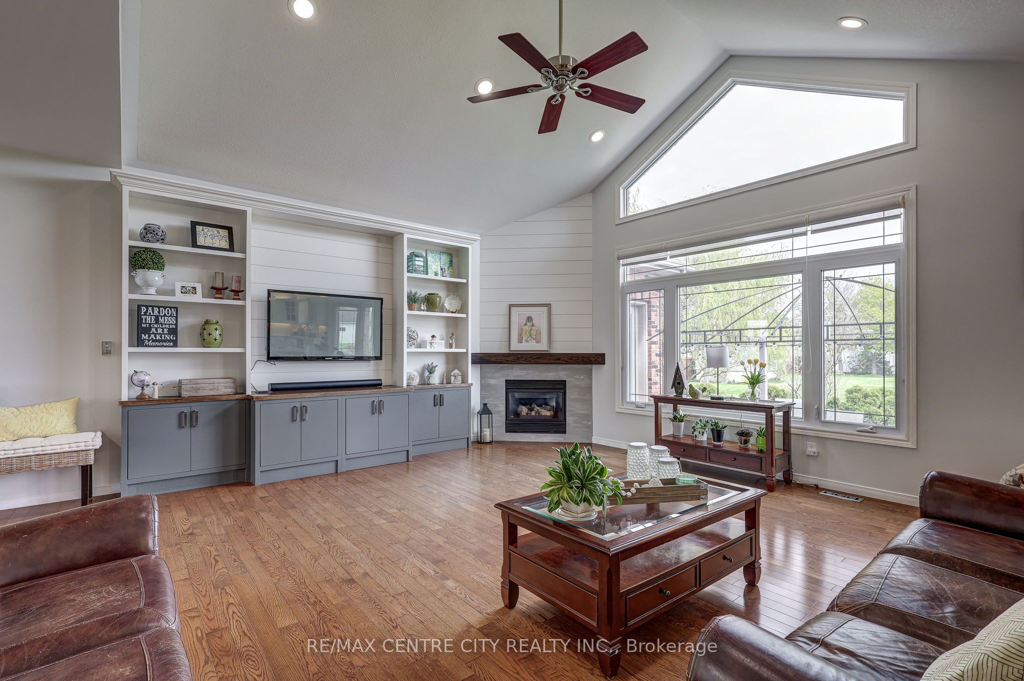 9538 Tower Road Property Photo 15