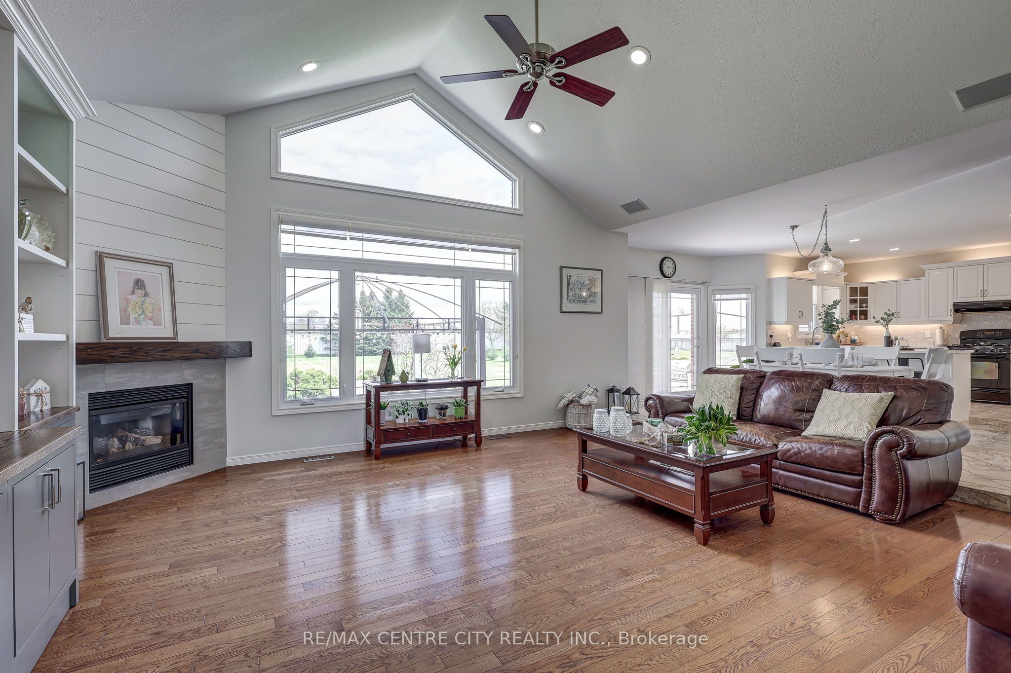 9538 Tower Road Property Photo 17